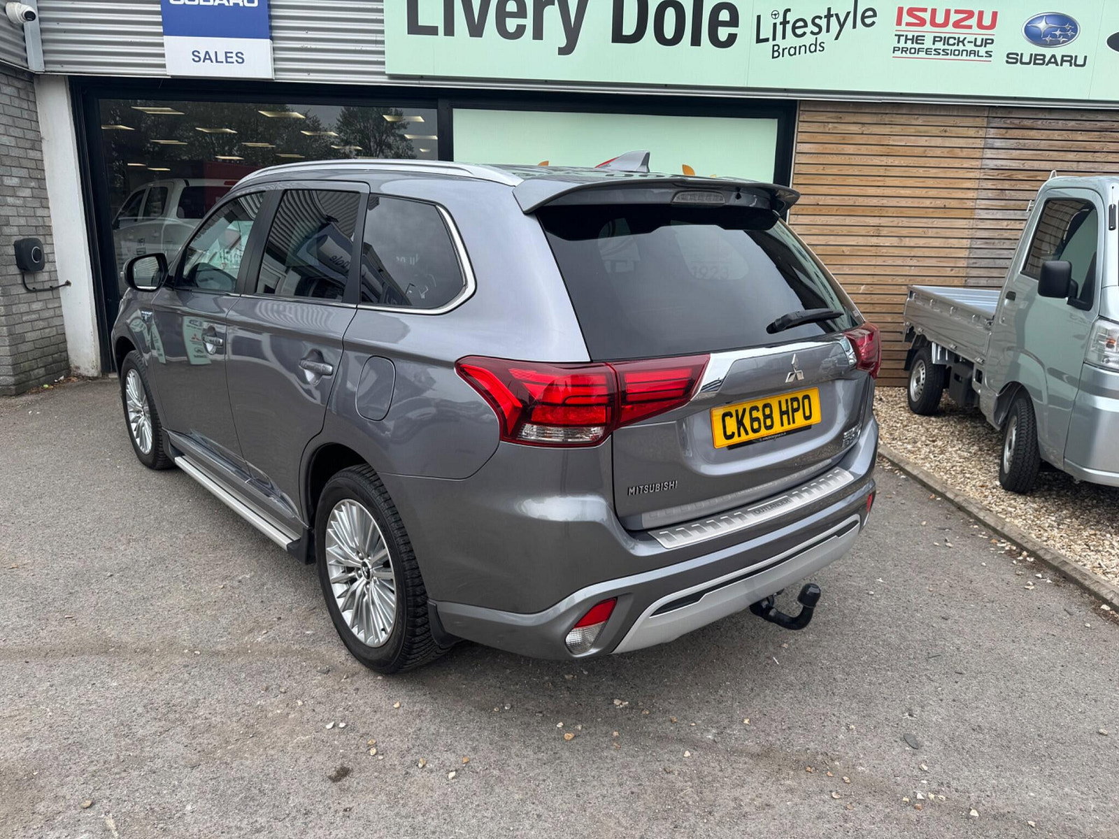 Mitsubishi Outlander 2.4h TwinMotor 13.8kWh 4h CVT 4WD Euro 6 (s/s) 5dr 5dr Automatic 2018