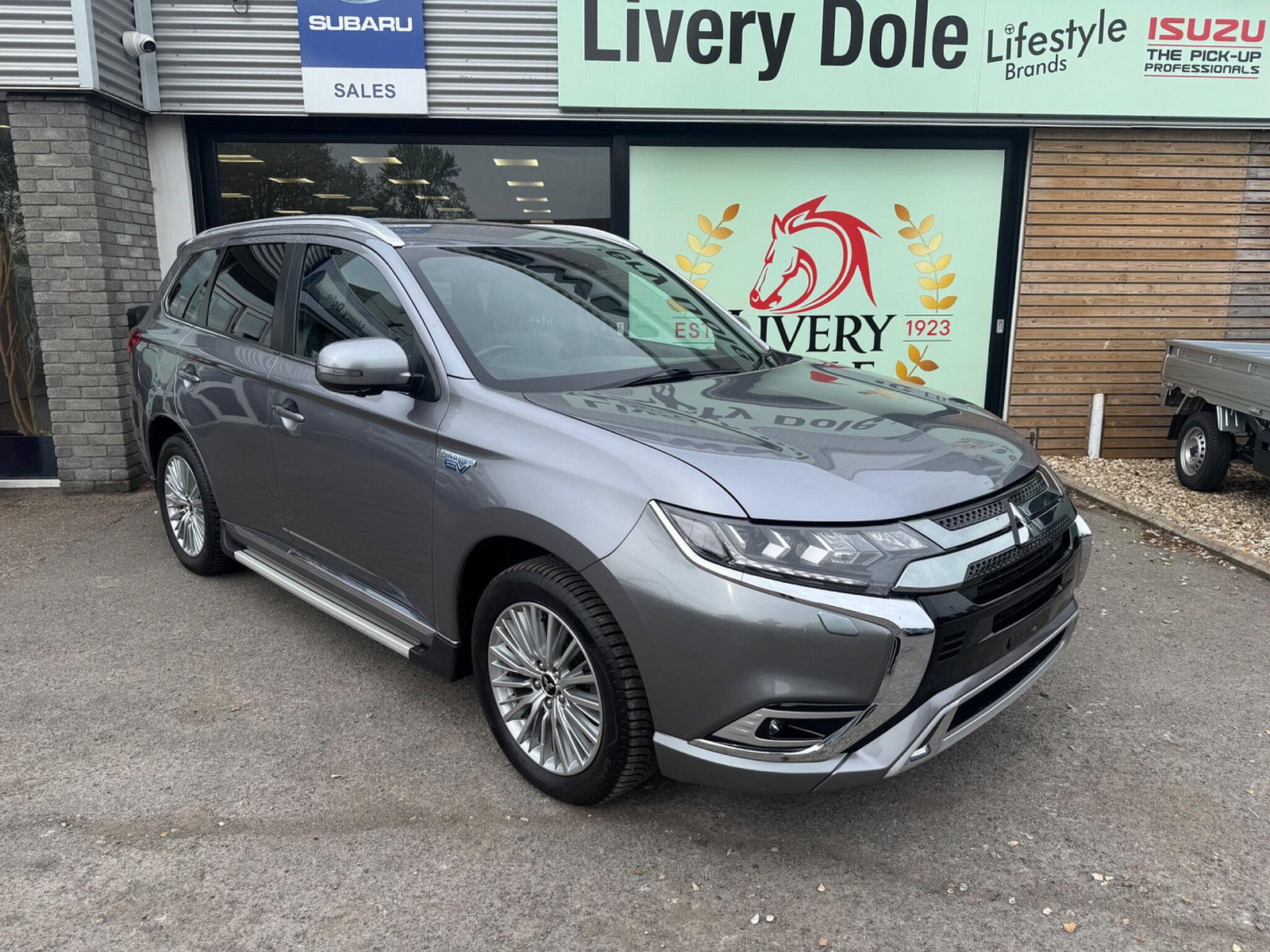 Mitsubishi Outlander 2.4h TwinMotor 13.8kWh 4h CVT 4WD Euro 6 (s/s) 5dr 5dr Automatic 2018