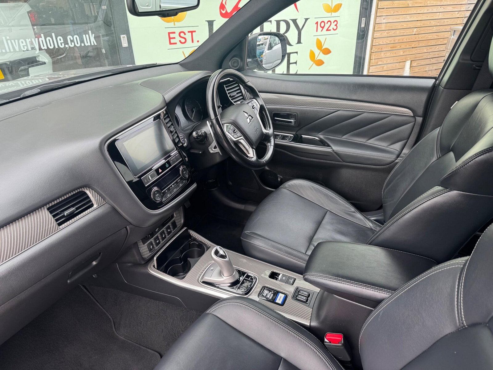 Mitsubishi Outlander 2.4h TwinMotor 13.8kWh 4h CVT 4WD Euro 6 (s/s) 5dr 5dr Automatic 2018