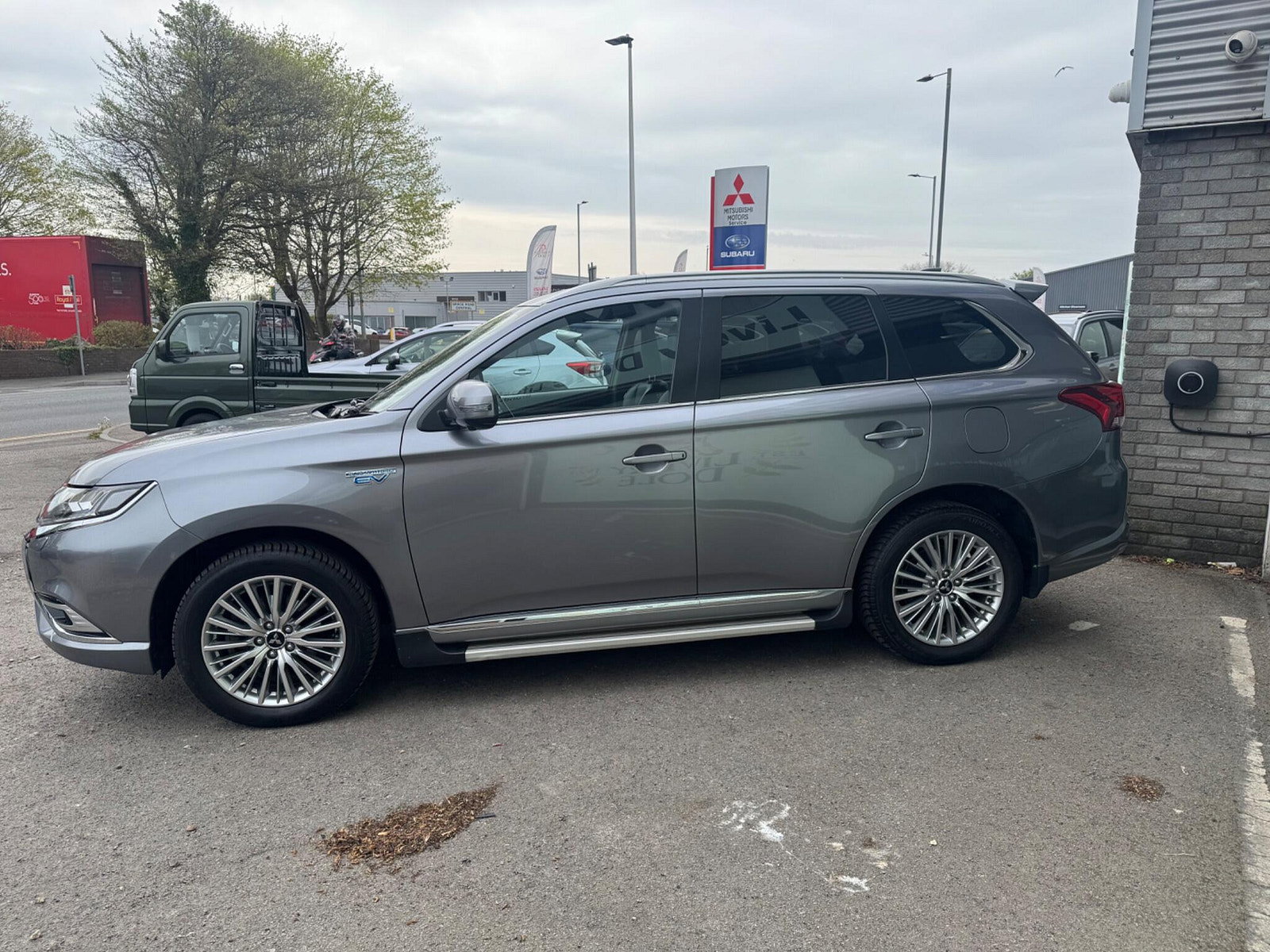 Mitsubishi Outlander 2.4h TwinMotor 13.8kWh 4h CVT 4WD Euro 6 (s/s) 5dr 5dr Automatic 2018