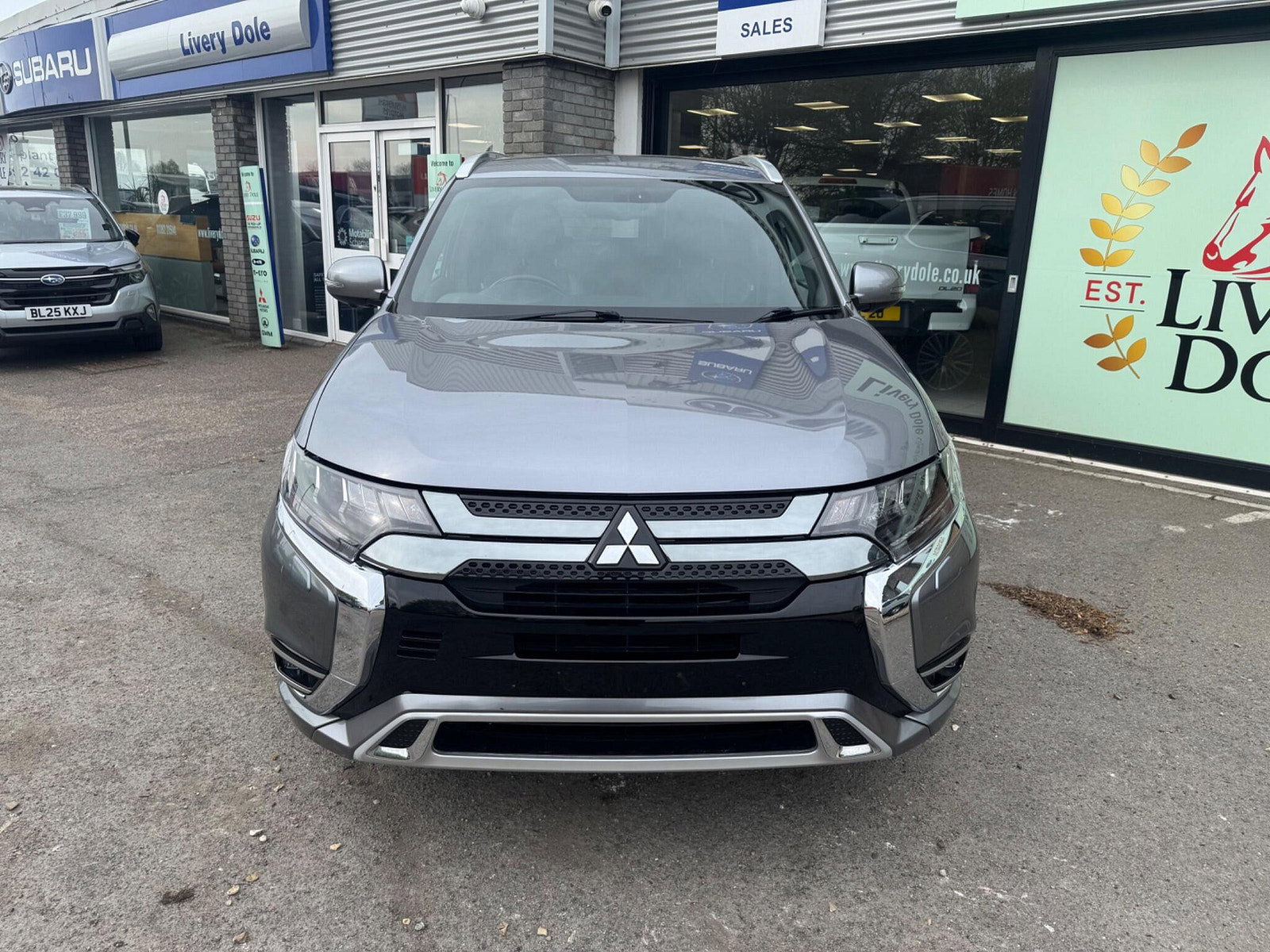 Mitsubishi Outlander 2.4h TwinMotor 13.8kWh 4h CVT 4WD Euro 6 (s/s) 5dr 5dr Automatic 2018