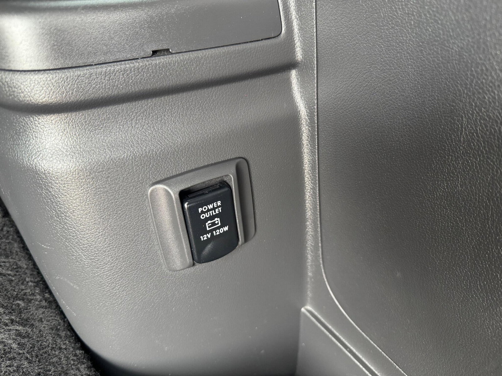 Mitsubishi Outlander 2.4h TwinMotor 13.8kWh 4h CVT 4WD Euro 6 (s/s) 5dr 5dr Automatic 2018