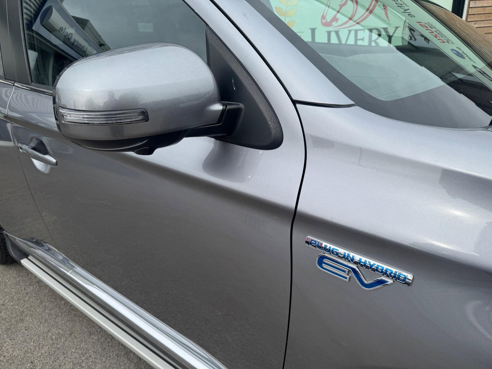 Mitsubishi Outlander 2.4h TwinMotor 13.8kWh 4h CVT 4WD Euro 6 (s/s) 5dr 5dr Automatic 2018