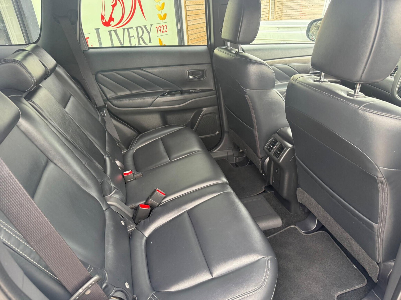 Mitsubishi Outlander 2.4h TwinMotor 13.8kWh 4h CVT 4WD Euro 6 (s/s) 5dr 5dr Automatic 2018