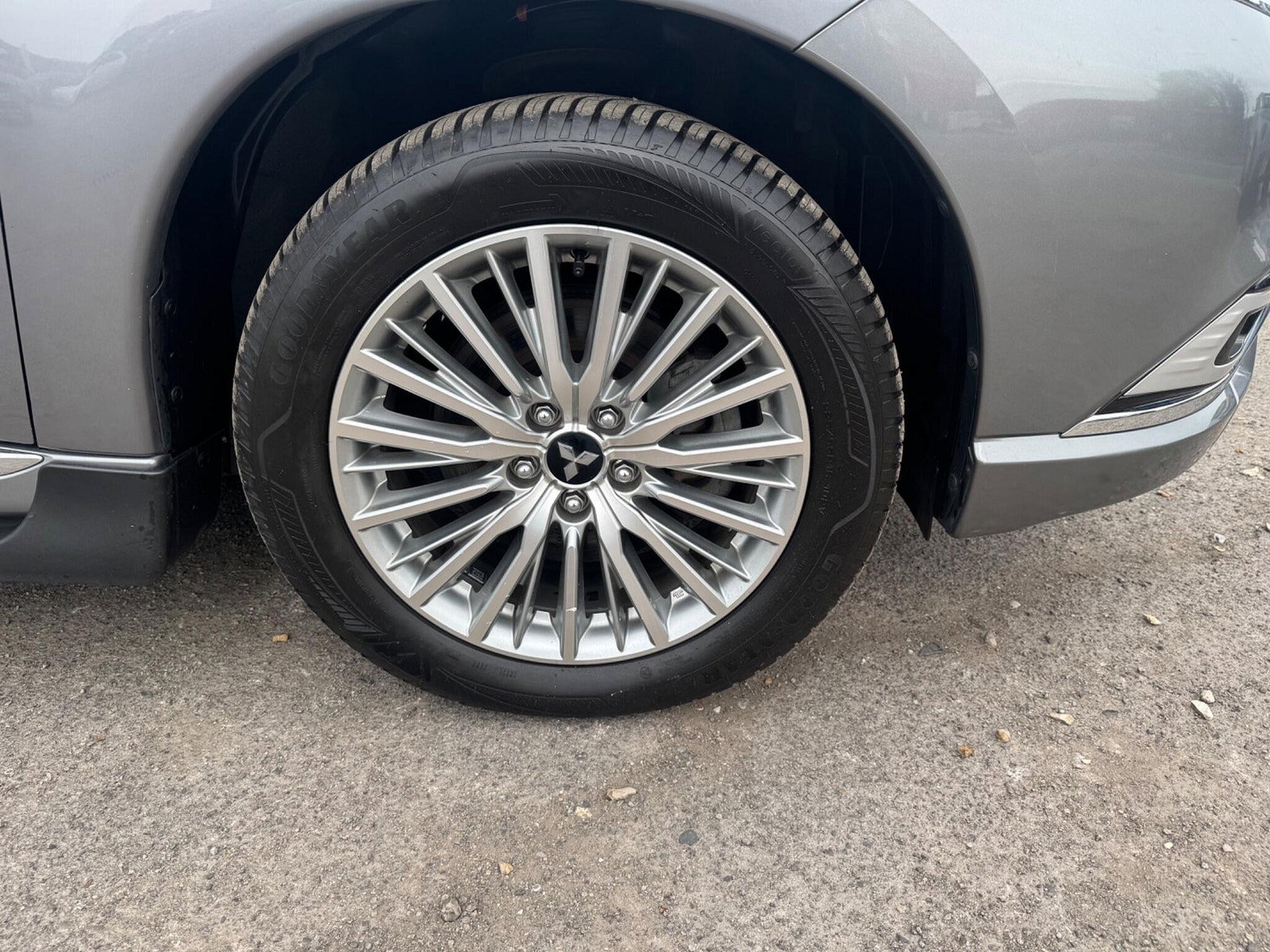 Mitsubishi Outlander 2.4h TwinMotor 13.8kWh 4h CVT 4WD Euro 6 (s/s) 5dr 5dr Automatic 2018