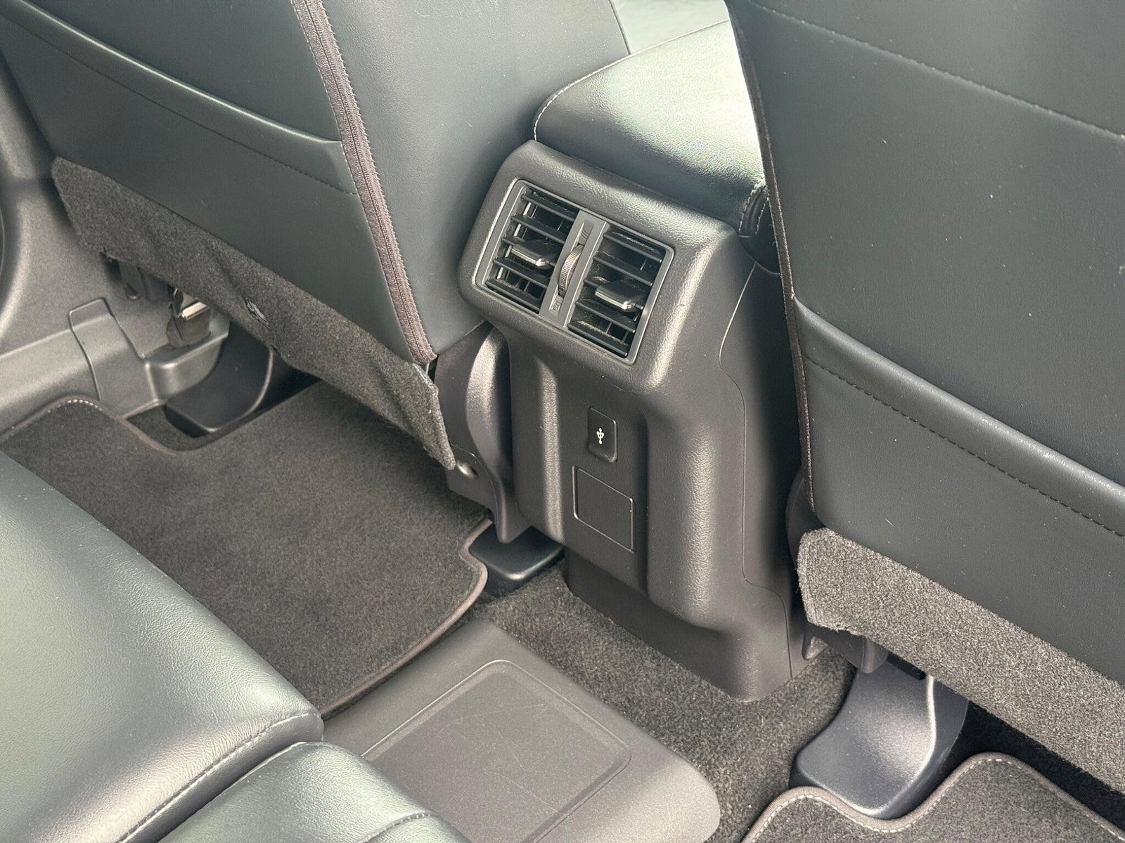 Mitsubishi Outlander 2.4h TwinMotor 13.8kWh 4h CVT 4WD Euro 6 (s/s) 5dr 5dr Automatic 2018