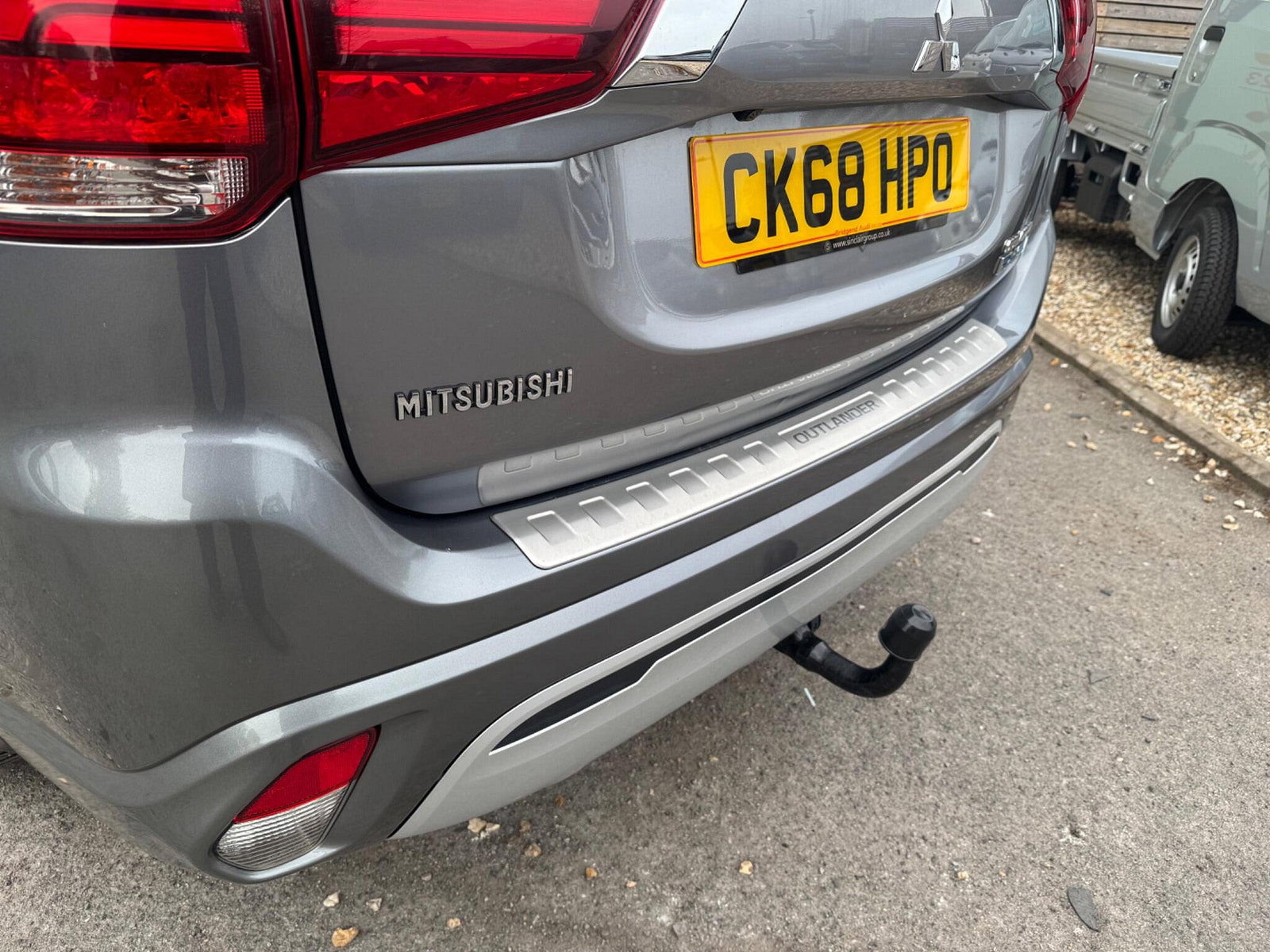 Mitsubishi Outlander 2.4h TwinMotor 13.8kWh 4h CVT 4WD Euro 6 (s/s) 5dr 5dr Automatic 2018