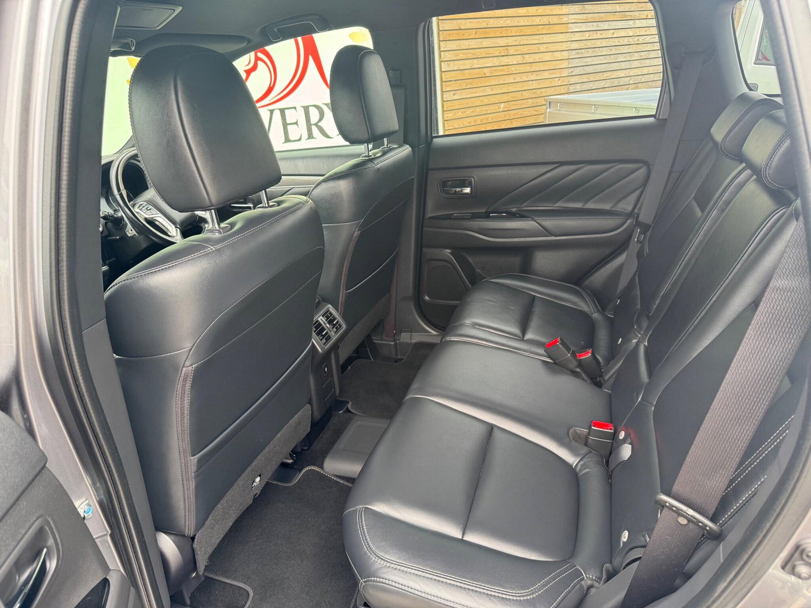 Mitsubishi Outlander 2.4h TwinMotor 13.8kWh 4h CVT 4WD Euro 6 (s/s) 5dr 5dr Automatic 2018