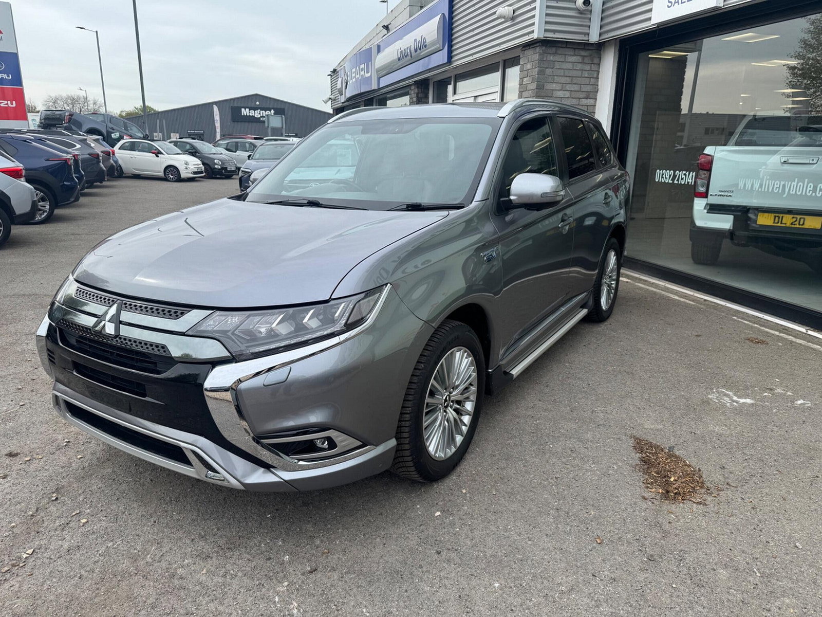 Mitsubishi Outlander 2.4h TwinMotor 13.8kWh 4h CVT 4WD Euro 6 (s/s) 5dr 5dr Automatic 2018