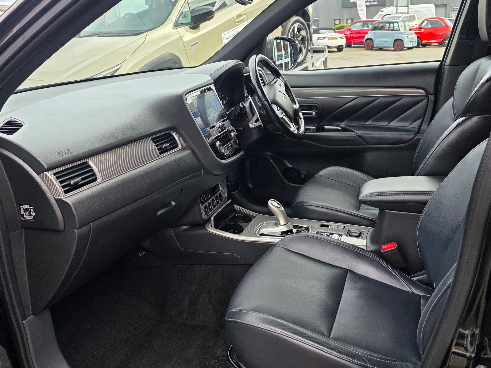 Mitsubishi Outlander 2.4h TwinMotor 13.8kWh 4hs SUV 5dr Petrol Plug-in Hybrid CVT 4WD Euro 6 (s/s) (209 ps) 5dr Automatic 2019