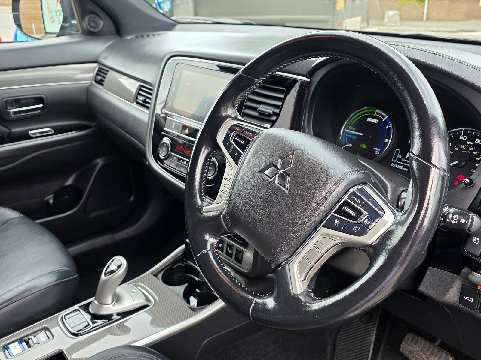 Mitsubishi Outlander 2.4h TwinMotor 13.8kWh 4hs SUV 5dr Petrol Plug-in Hybrid CVT 4WD Euro 6 (s/s) (209 ps) 5dr Automatic 2019