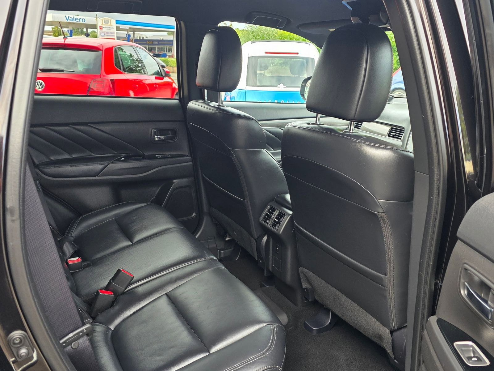 Mitsubishi Outlander 2.4h TwinMotor 13.8kWh 4hs SUV 5dr Petrol Plug-in Hybrid CVT 4WD Euro 6 (s/s) (209 ps) 5dr Automatic 2019