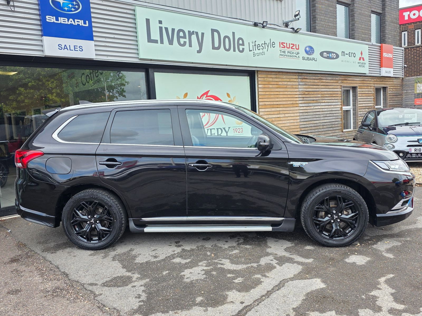 Mitsubishi Outlander 2.4h TwinMotor 13.8kWh 4hs SUV 5dr Petrol Plug-in Hybrid CVT 4WD Euro 6 (s/s) (209 ps) 5dr Automatic 2019