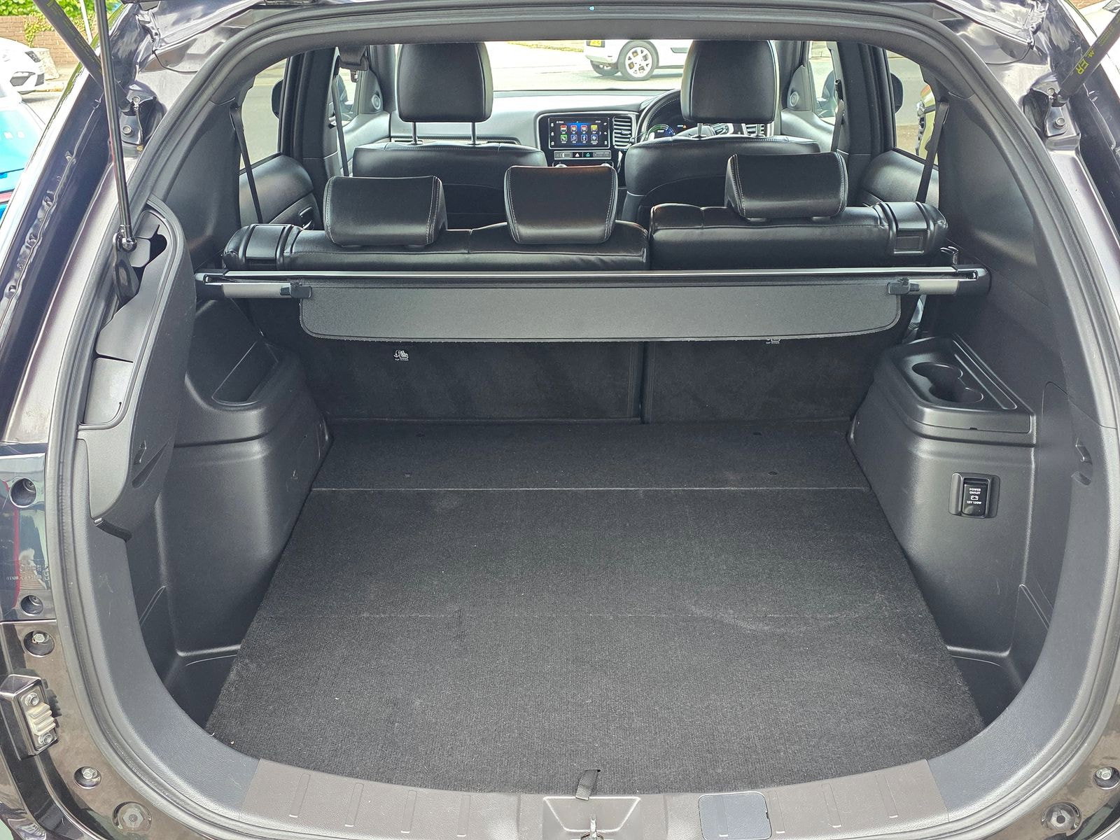 Mitsubishi Outlander 2.4h TwinMotor 13.8kWh 4hs SUV 5dr Petrol Plug-in Hybrid CVT 4WD Euro 6 (s/s) (209 ps) 5dr Automatic 2019