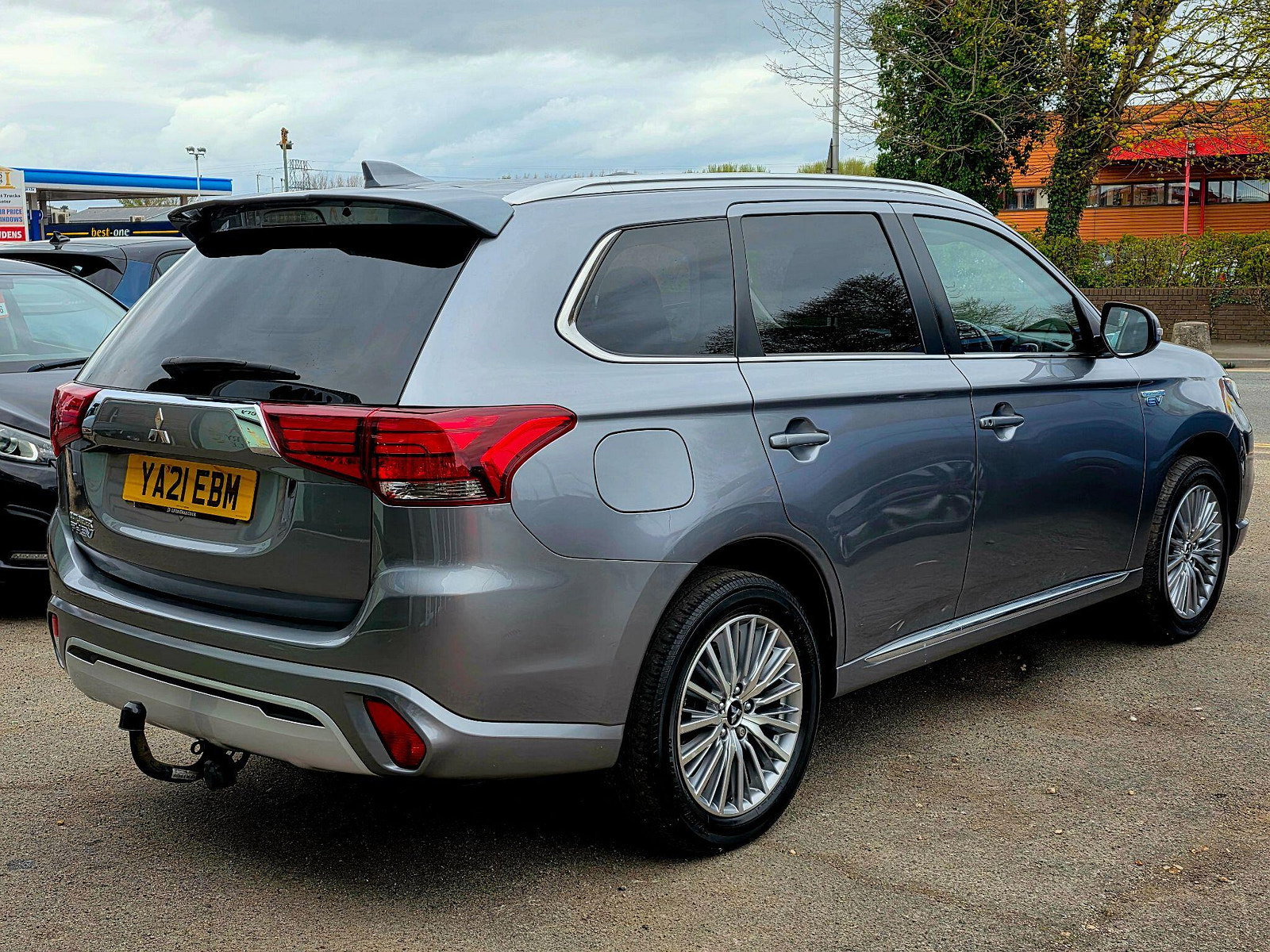 Mitsubishi Outlander 2.4h TwinMotor 13.8kWh Design CVT 4WD Euro 6 (s/s) 5dr 5dr Automatic 2021