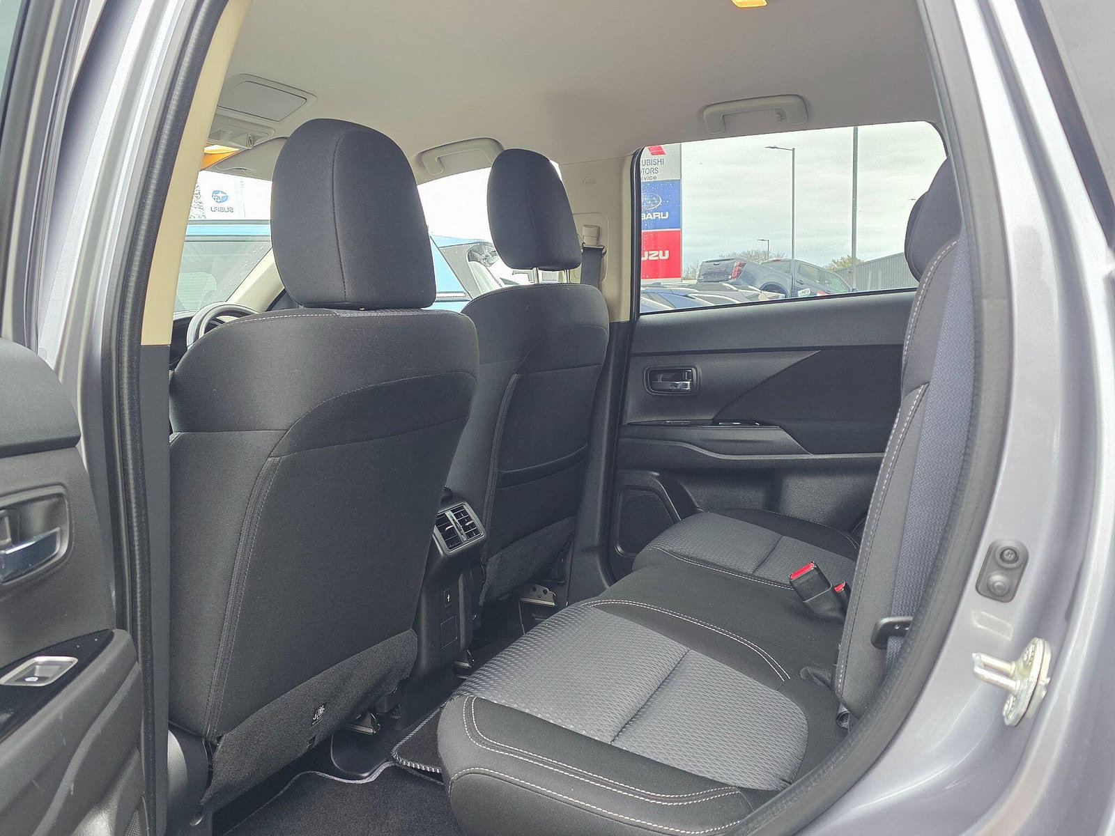 Mitsubishi Outlander 2.4h TwinMotor 13.8kWh Design CVT 4WD Euro 6 (s/s) 5dr 5dr Automatic 2021