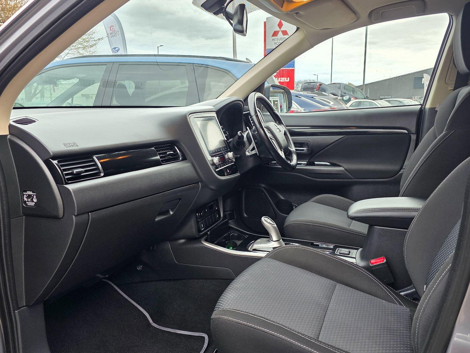 Mitsubishi Outlander 2.4h TwinMotor 13.8kWh Design CVT 4WD Euro 6 (s/s) 5dr 5dr Automatic 2021