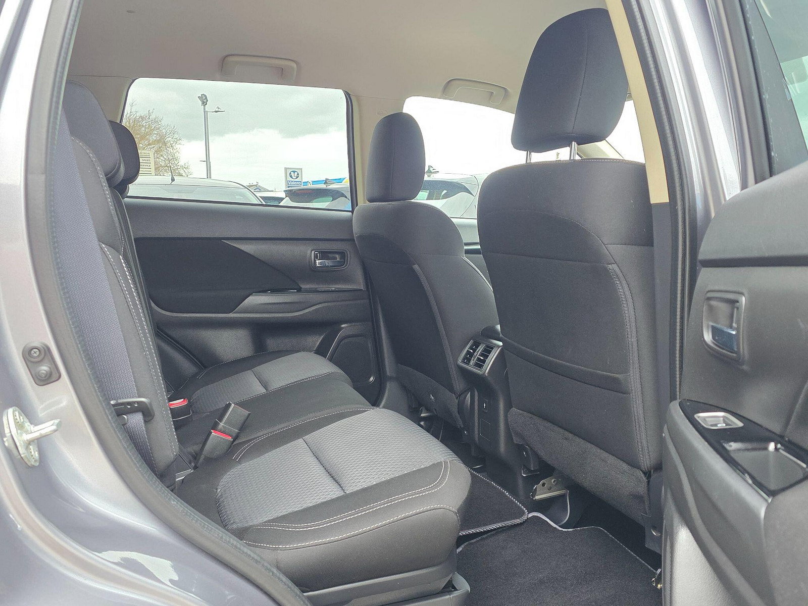 Mitsubishi Outlander 2.4h TwinMotor 13.8kWh Design CVT 4WD Euro 6 (s/s) 5dr 5dr Automatic 2021