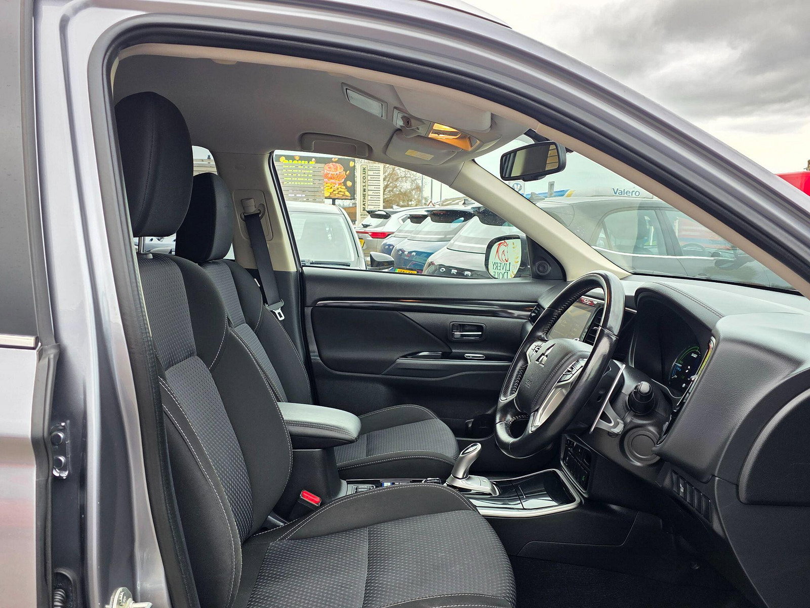 Mitsubishi Outlander 2.4h TwinMotor 13.8kWh Design CVT 4WD Euro 6 (s/s) 5dr 5dr Automatic 2021