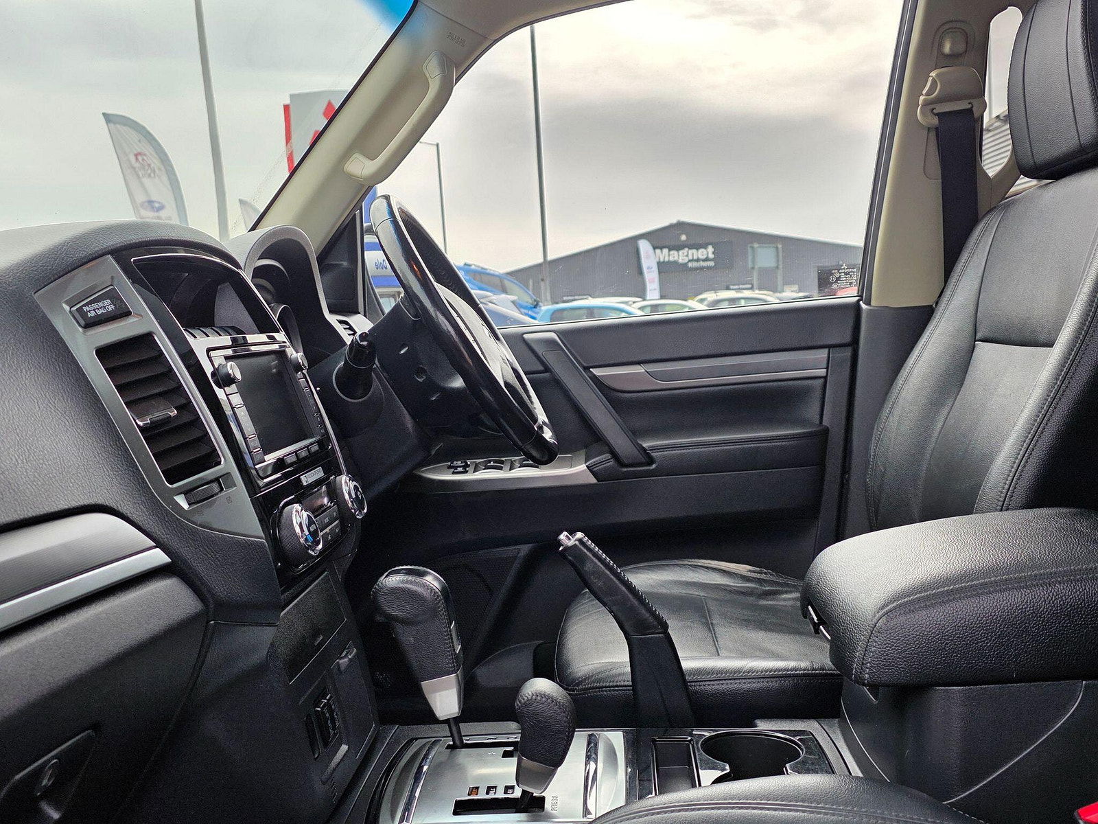 Mitsubishi Shogun 3.2 DI-DC SG3 Auto 4WD Euro 5 5dr LWB 5dr Automatic 2015