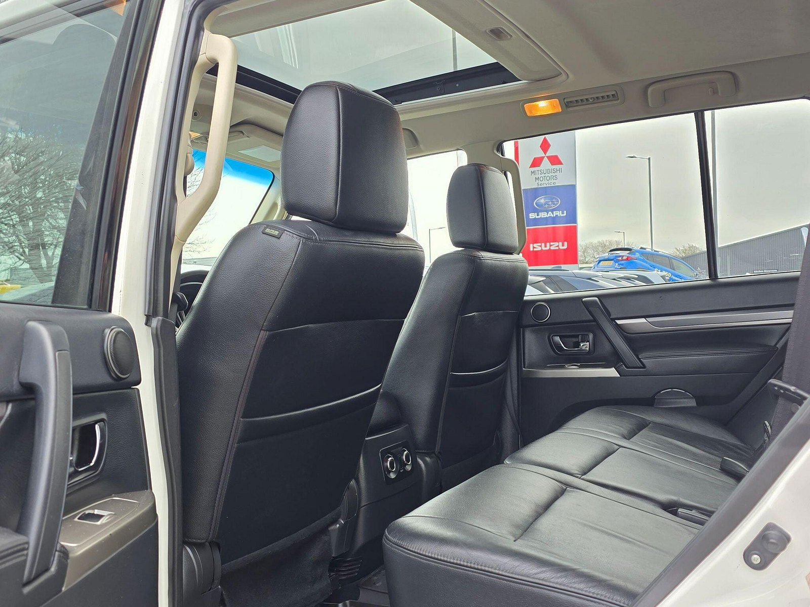 Mitsubishi Shogun 3.2 DI-DC SG3 Auto 4WD Euro 5 5dr LWB 5dr Automatic 2015