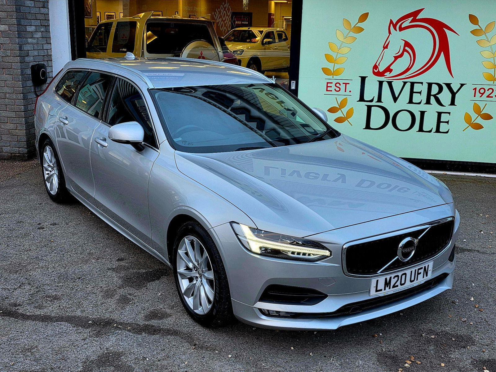 Volvo V90 2.0 T4 Momentum Plus Auto Euro 6 (s/s) 5dr 5dr Automatic 2020