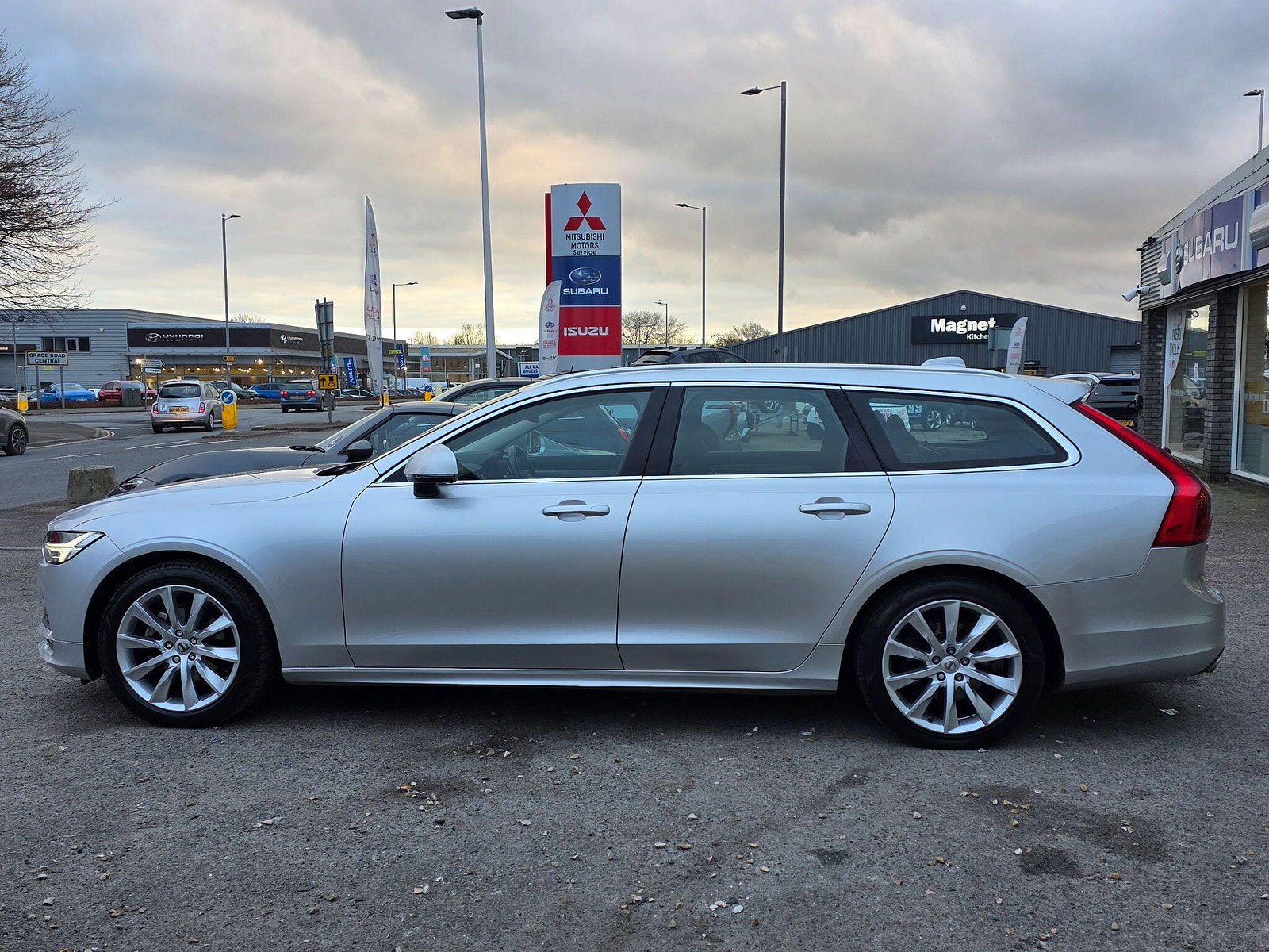 Volvo V90 2.0 T4 Momentum Plus Auto Euro 6 (s/s) 5dr 5dr Automatic 2020