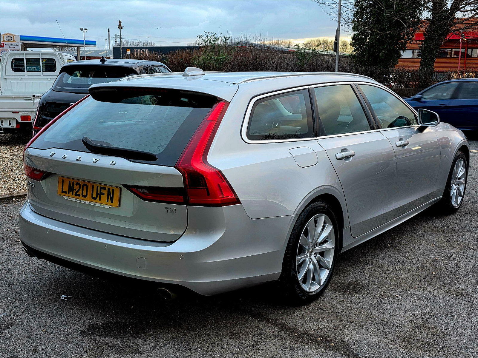 Volvo V90 2.0 T4 Momentum Plus Auto Euro 6 (s/s) 5dr 5dr Automatic 2020