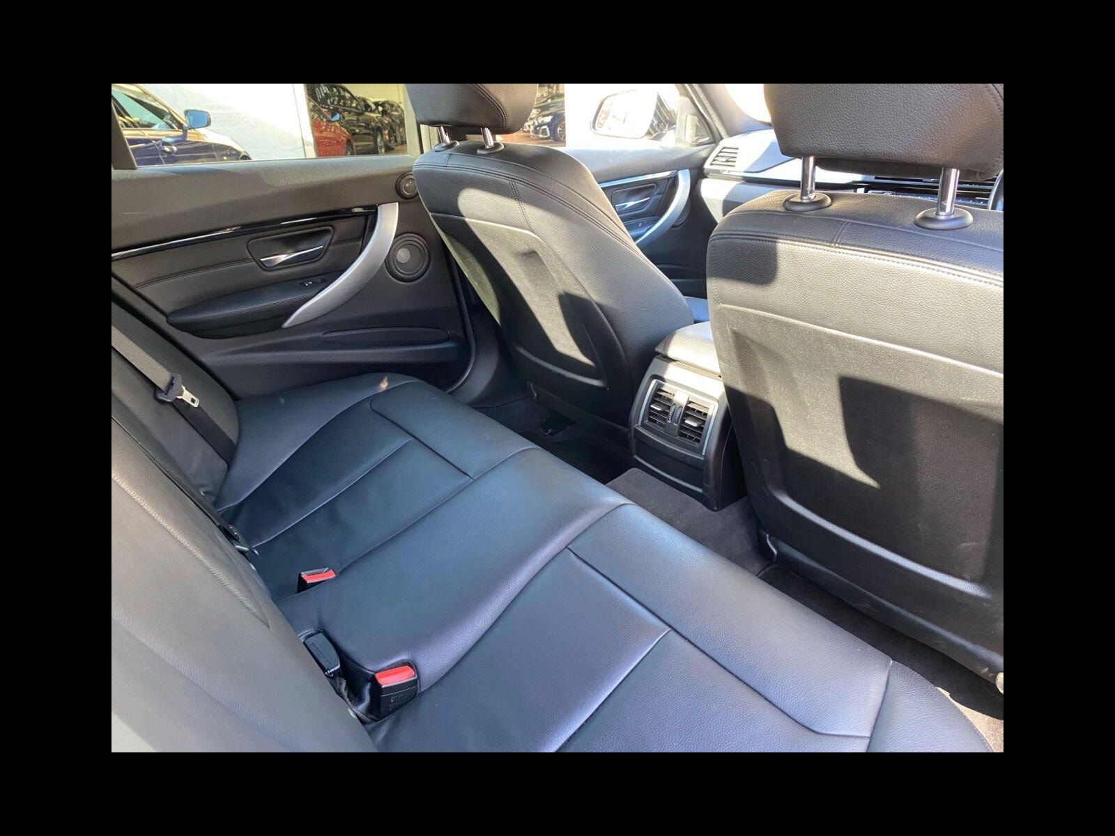 BMW 3 Series 2.0 320d M Sport Saloon 4dr Diesel Auto Euro 6 (s/s) (190 ps) M Sport Pro Pack, PDC front & rear 4dr Automatic 2016