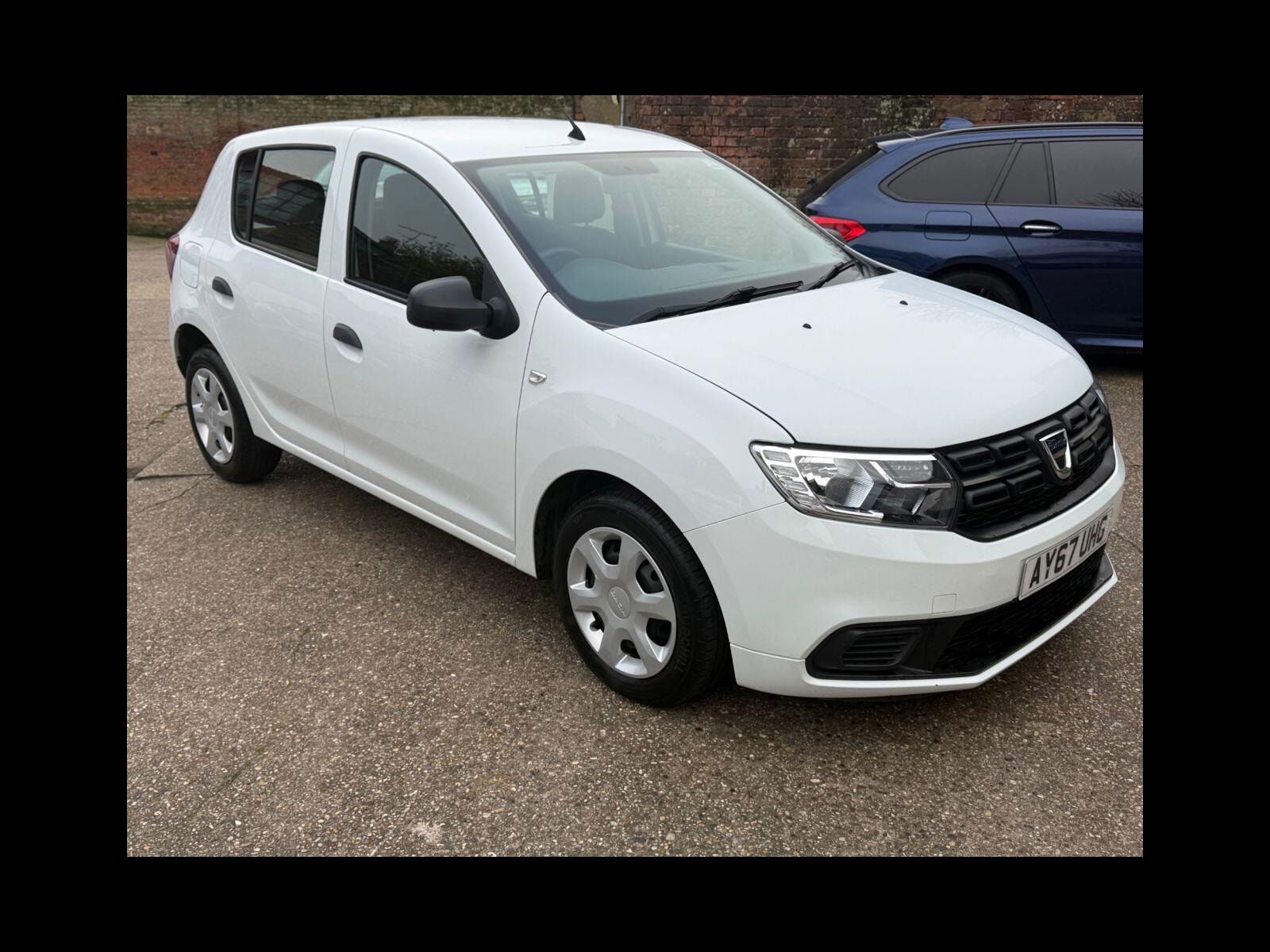 Dacia Sandero 1.0 SCe Ambiance Hatchback 5dr Petrol Manual Euro 6 (75 ps) 2 Keys, 12m MOT/6 M Warranty 5dr Manual 2017