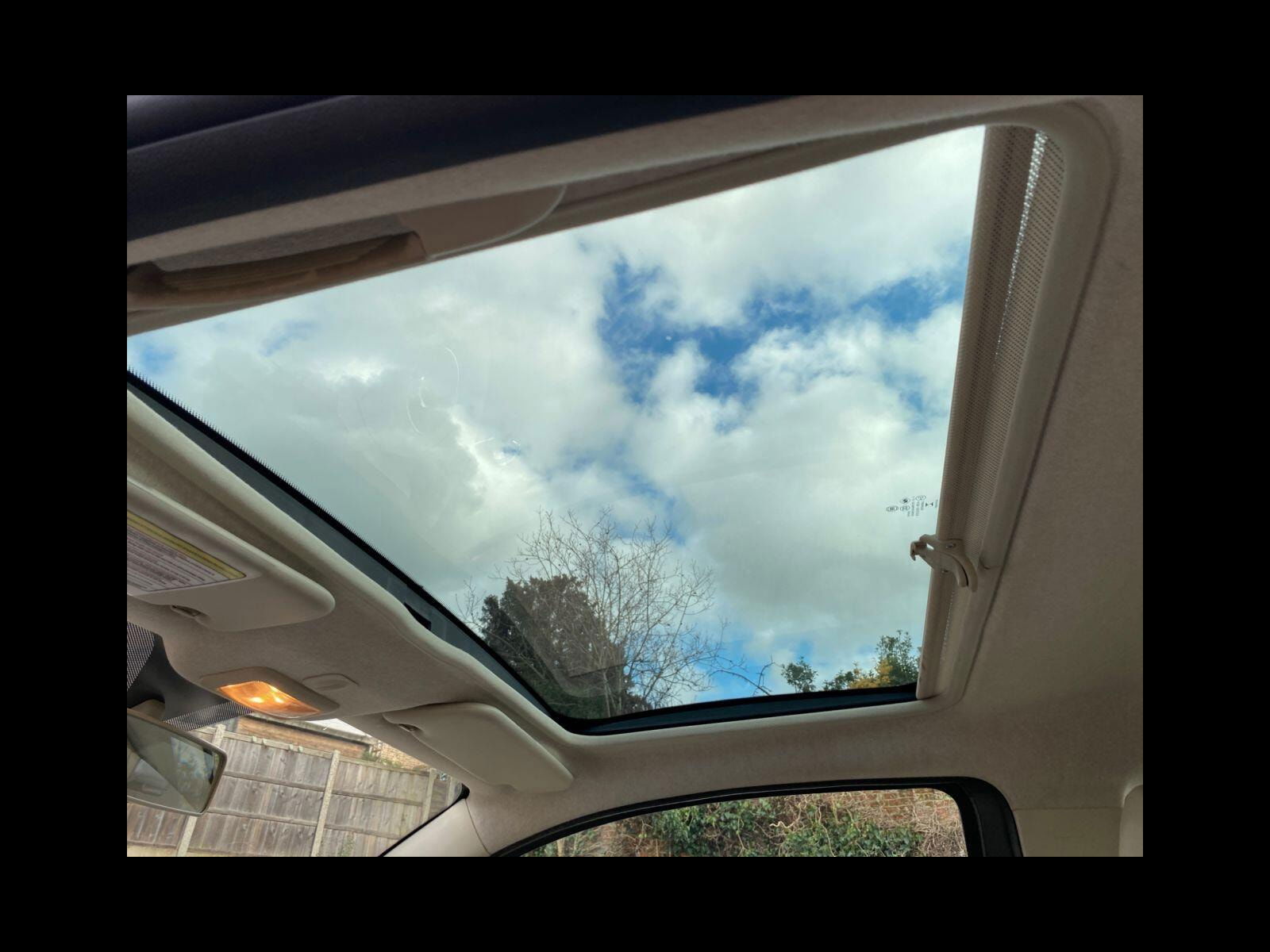 Fiat 500 0.9 TwinAir Lounge Hatchback 3dr Petrol Manual Euro 5 (s/s) (85 bhp) £20 Tax, Sunroof, ideal first car.. 3dr Manual 2012