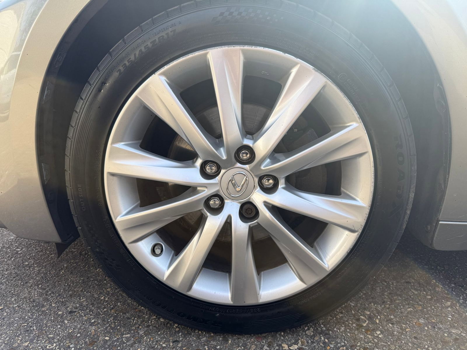 Lexus IS 2.5 300h Executive Edition Saloon 4dr Petrol Hybrid E-CVT Euro 5 (s/s) (223 ps) Perforated heated Leather seats 4dr Automatic 2014