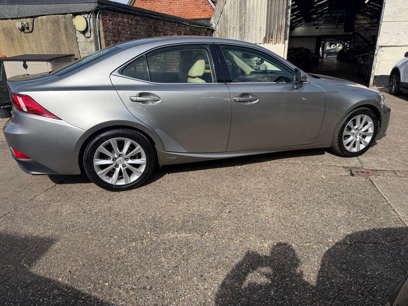 Lexus IS 2.5 300h Executive Edition Saloon 4dr Petrol Hybrid E-CVT Euro 5 (s/s) (223 ps) Perforated heated Leather seats 4dr Automatic 2014