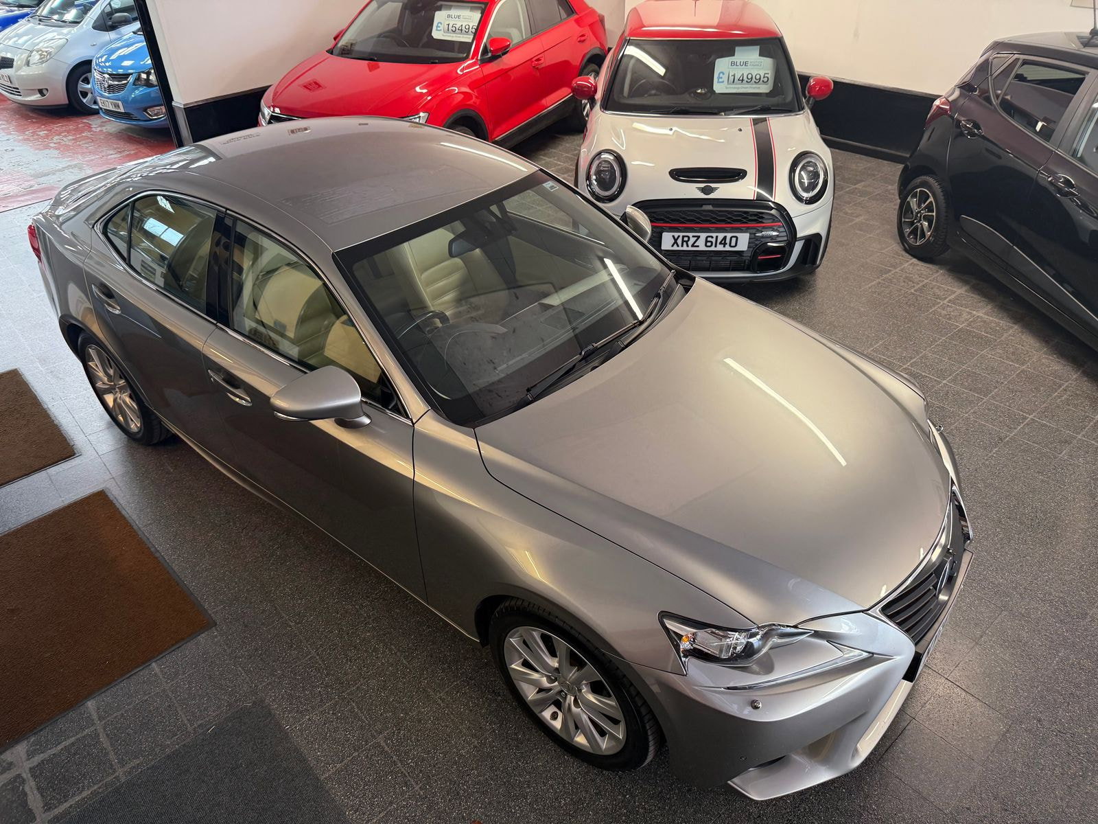 Lexus IS 2.5 300h Executive Edition Saloon 4dr Petrol Hybrid E-CVT Euro 5 (s/s) (223 ps) Perforated heated Leather seats 4dr Automatic 2014