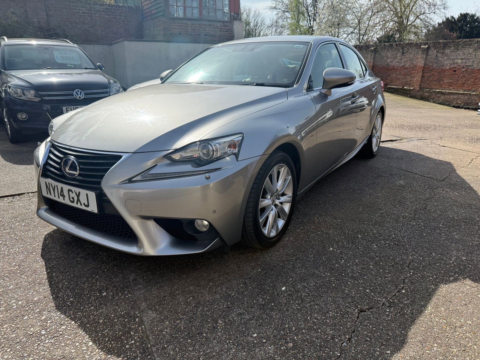 Lexus IS 2.5 300h Executive Edition Saloon 4dr Petrol Hybrid E-CVT Euro 5 (s/s) (223 ps) Perforated heated Leather seats 4dr Automatic 2014