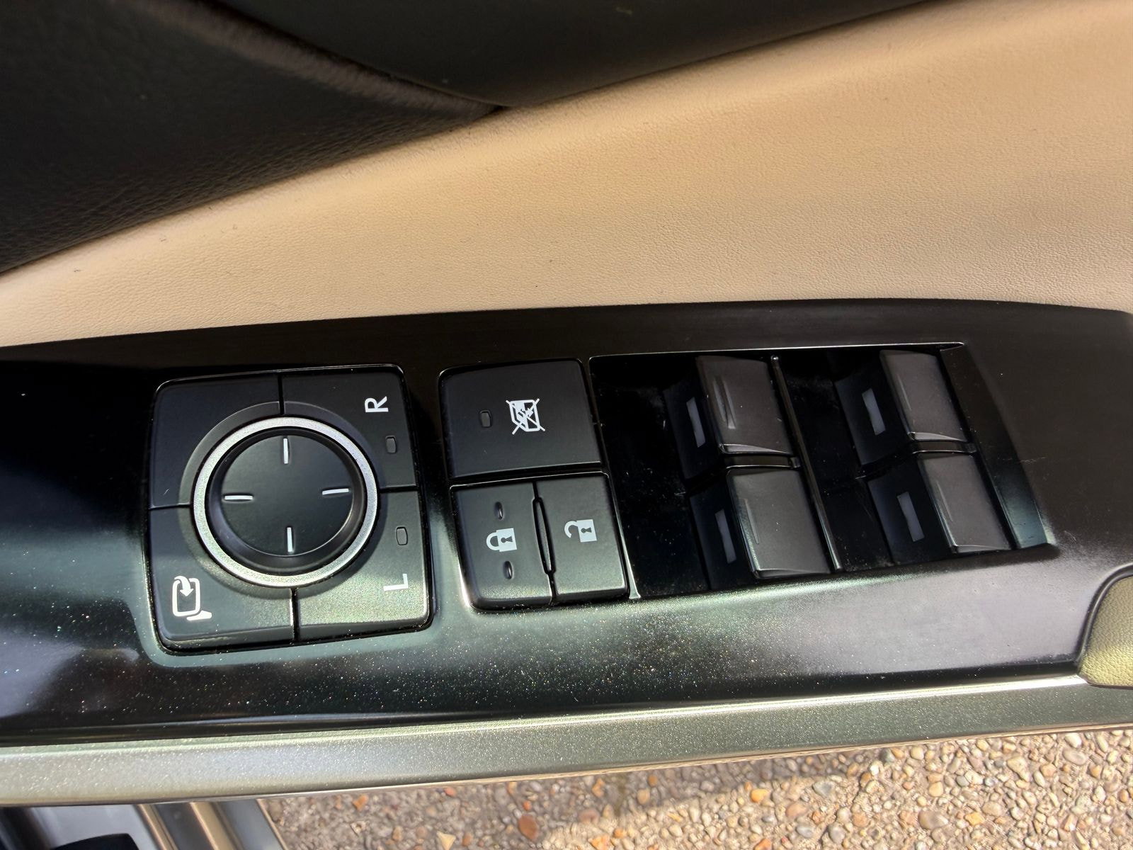 Lexus IS 2.5 300h Executive Edition Saloon 4dr Petrol Hybrid E-CVT Euro 5 (s/s) (223 ps) Perforated heated Leather seats 4dr Automatic 2014