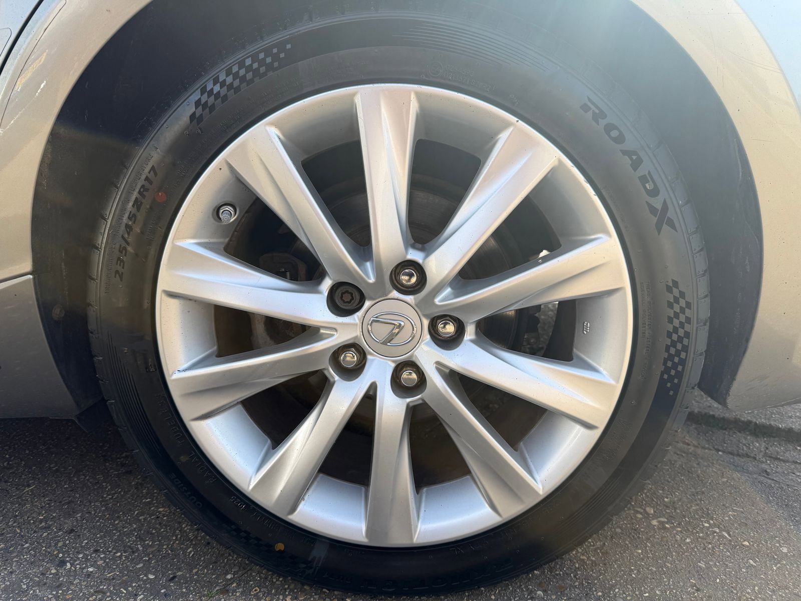 Lexus IS 2.5 300h Executive Edition Saloon 4dr Petrol Hybrid E-CVT Euro 5 (s/s) (223 ps) Perforated heated Leather seats 4dr Automatic 2014