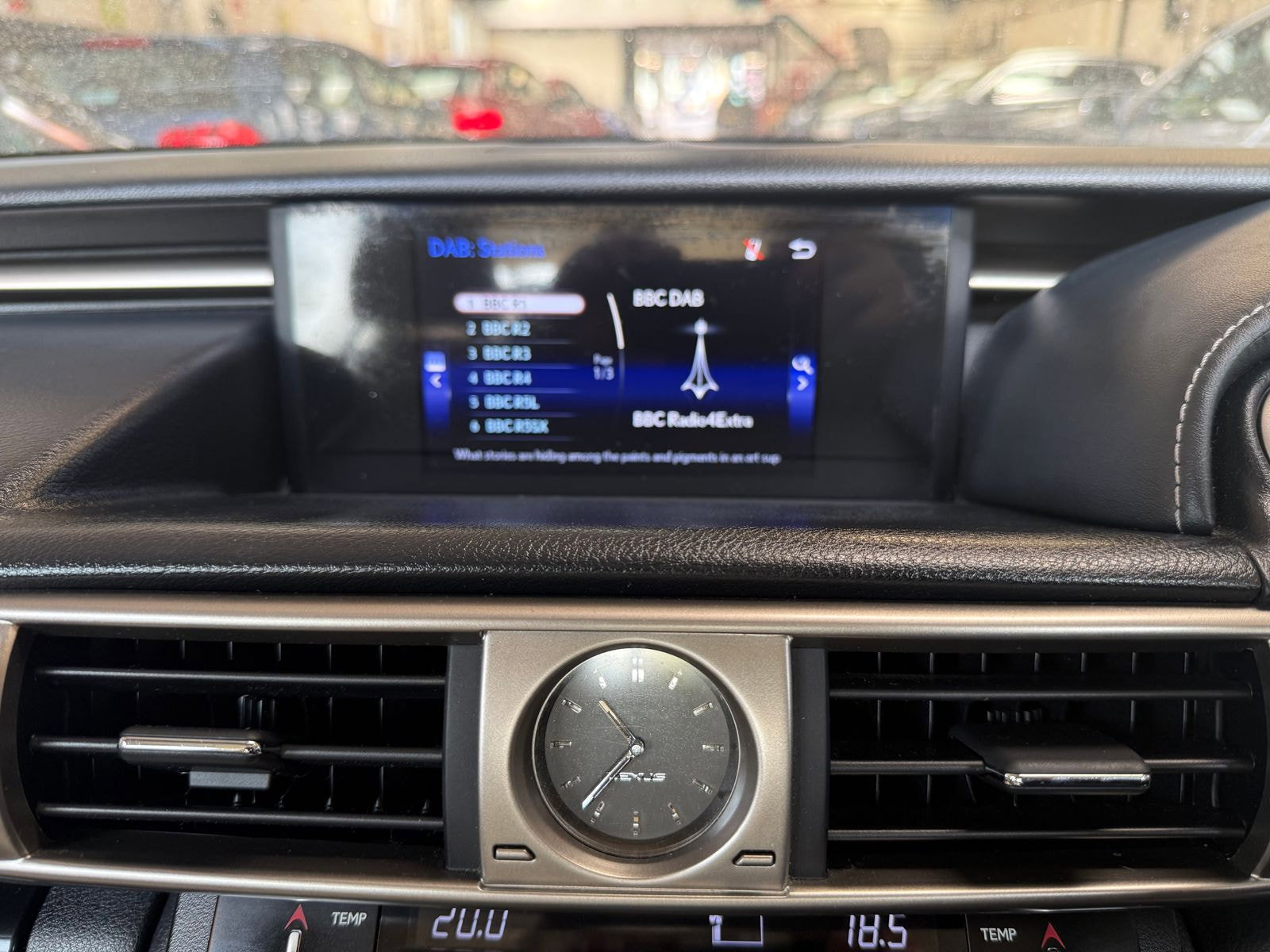 Lexus IS 2.5 300h Executive Edition Saloon 4dr Petrol Hybrid E-CVT Euro 5 (s/s) (223 ps) Perforated heated Leather seats 4dr Automatic 2014