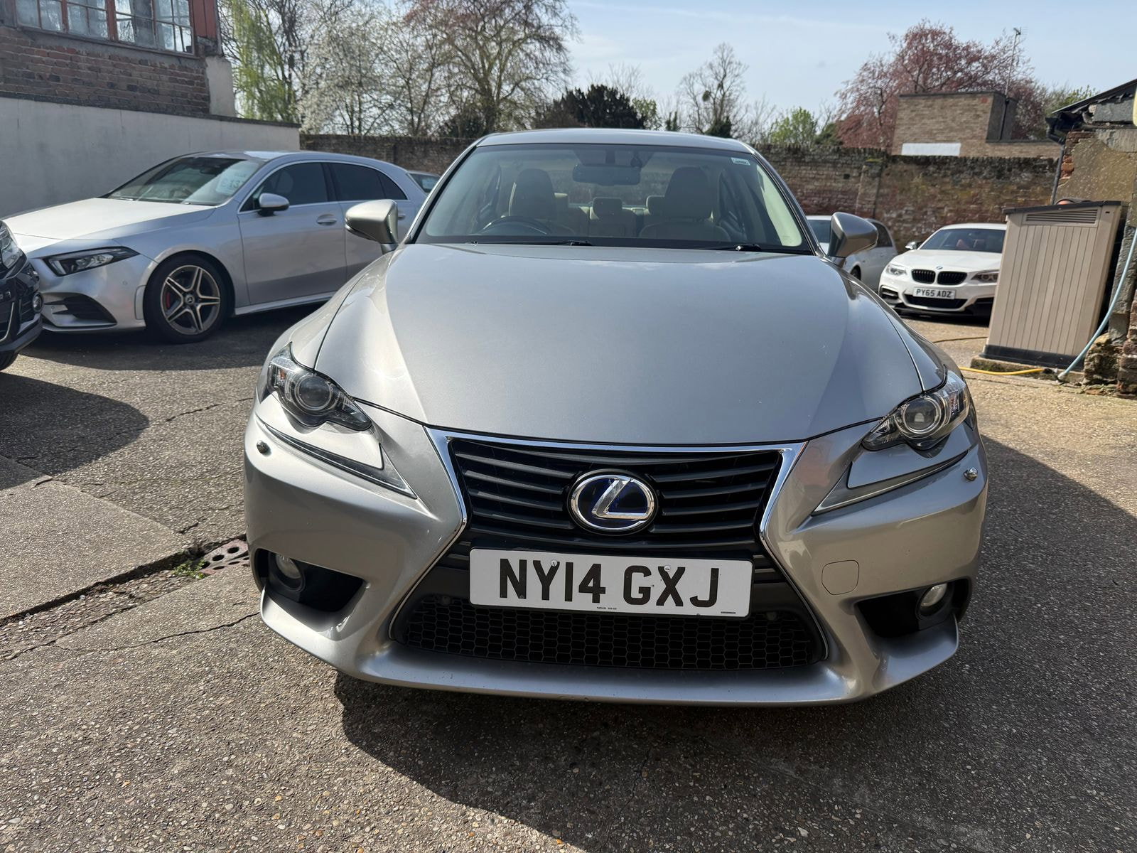 Lexus IS 2.5 300h Executive Edition Saloon 4dr Petrol Hybrid E-CVT Euro 5 (s/s) (223 ps) Perforated heated Leather seats 4dr Automatic 2014