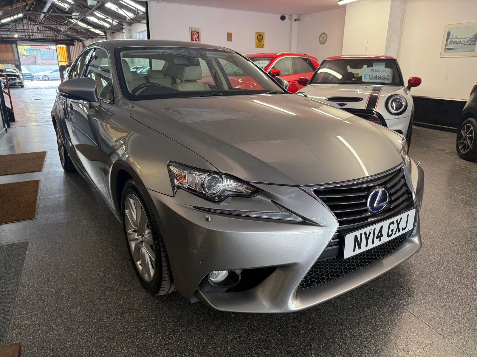 Lexus IS 2.5 300h Executive Edition Saloon 4dr Petrol Hybrid E-CVT Euro 5 (s/s) (223 ps) Perforated heated Leather seats 4dr Automatic 2014