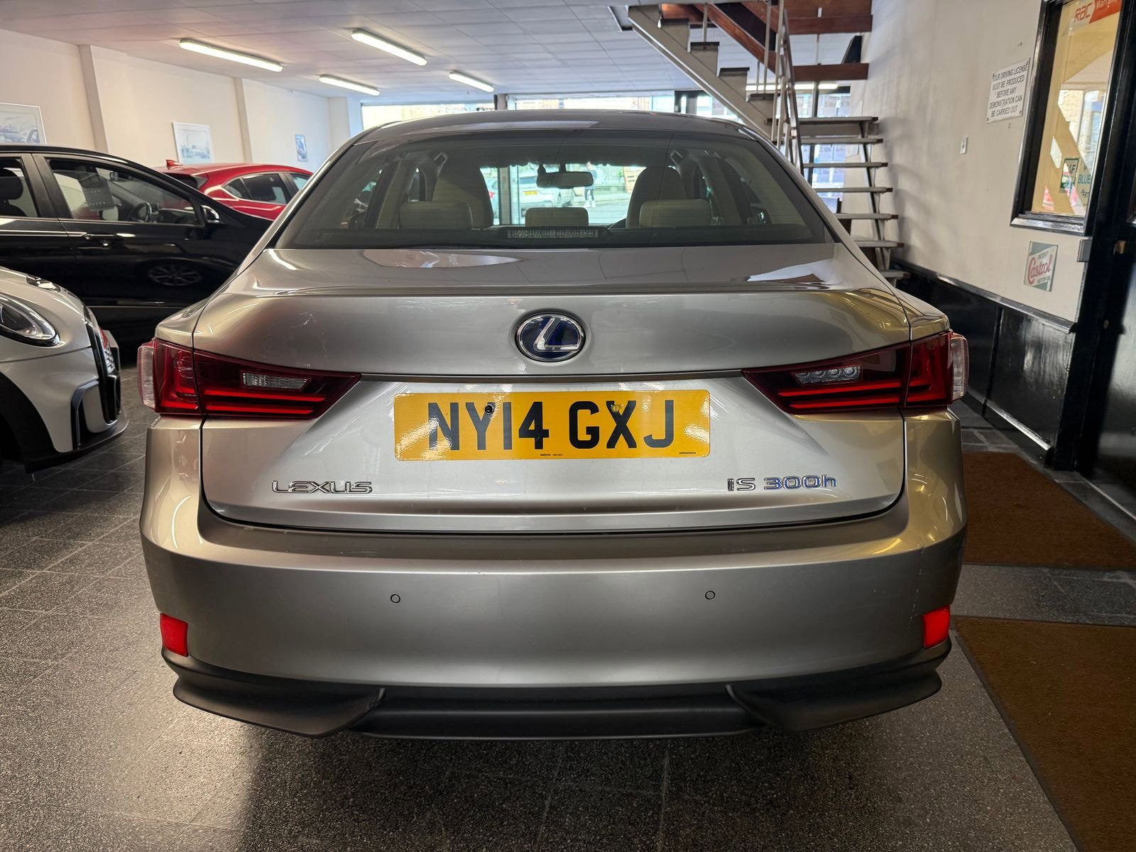 Lexus IS 2.5 300h Executive Edition Saloon 4dr Petrol Hybrid E-CVT Euro 5 (s/s) (223 ps) Perforated heated Leather seats 4dr Automatic 2014