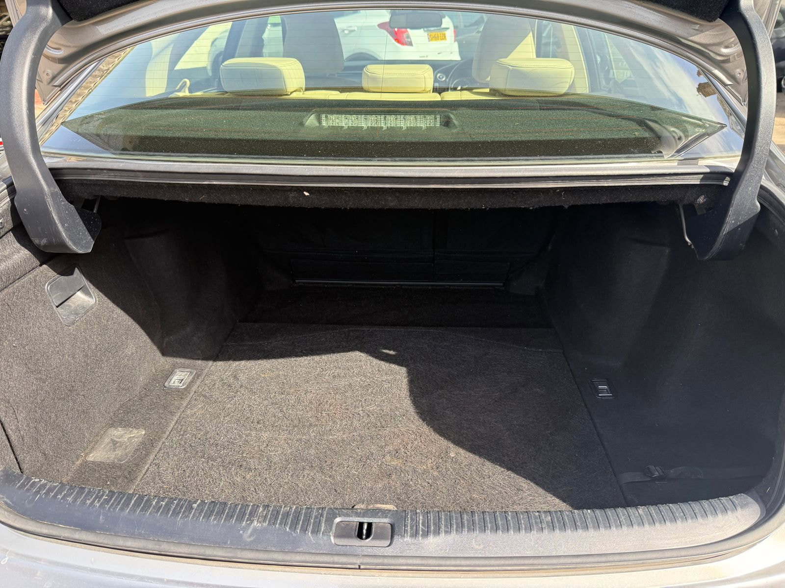 Lexus IS 2.5 300h Executive Edition Saloon 4dr Petrol Hybrid E-CVT Euro 5 (s/s) (223 ps) Perforated heated Leather seats 4dr Automatic 2014