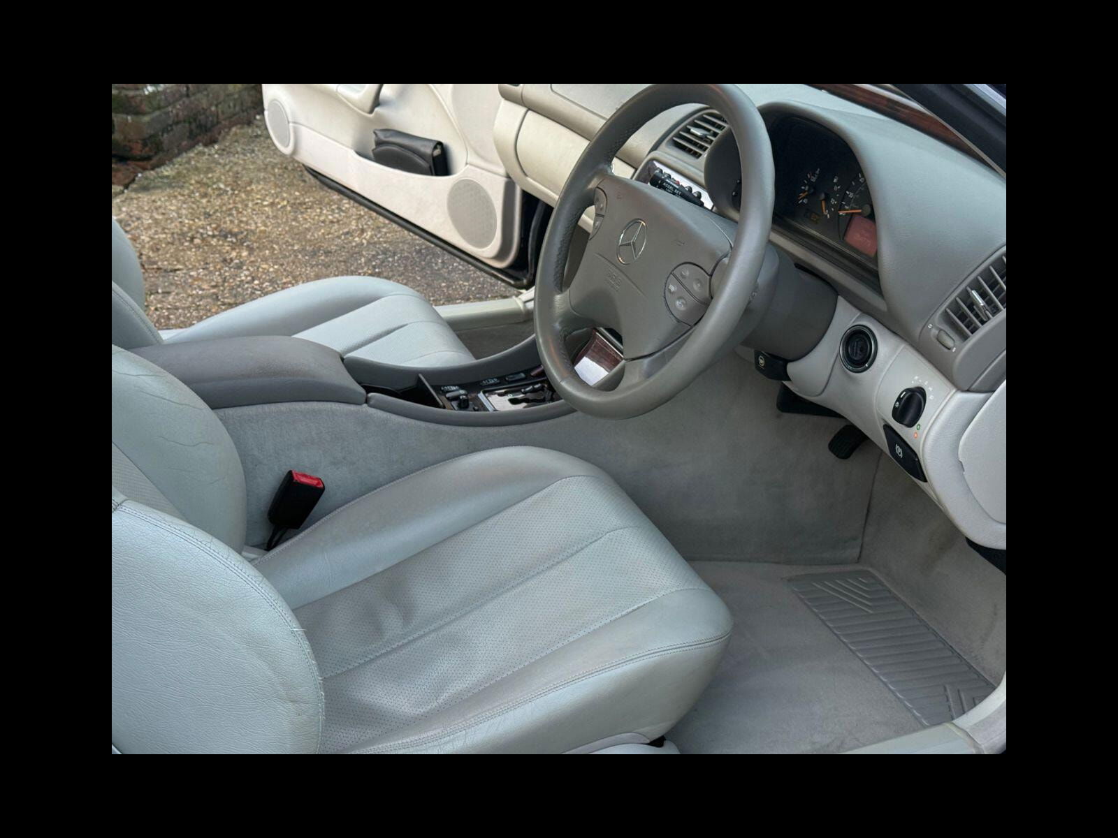 Mercedes-Benz CLK 2.3 CLK230 Kompressor Elegance Cabriolet 2dr Petrol Automatic (237 g/km, 197 bhp) Only 54000 miles from new!!! 2dr Automatic 2001