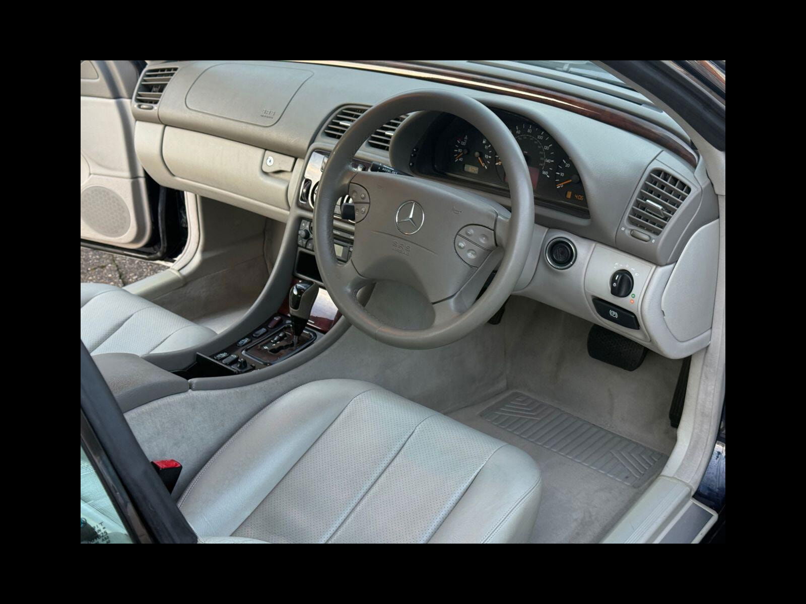 Mercedes-Benz CLK 2.3 CLK230 Kompressor Elegance Cabriolet 2dr Petrol Automatic (237 g/km, 197 bhp) Only 54000 miles from new!!! 2dr Automatic 2001