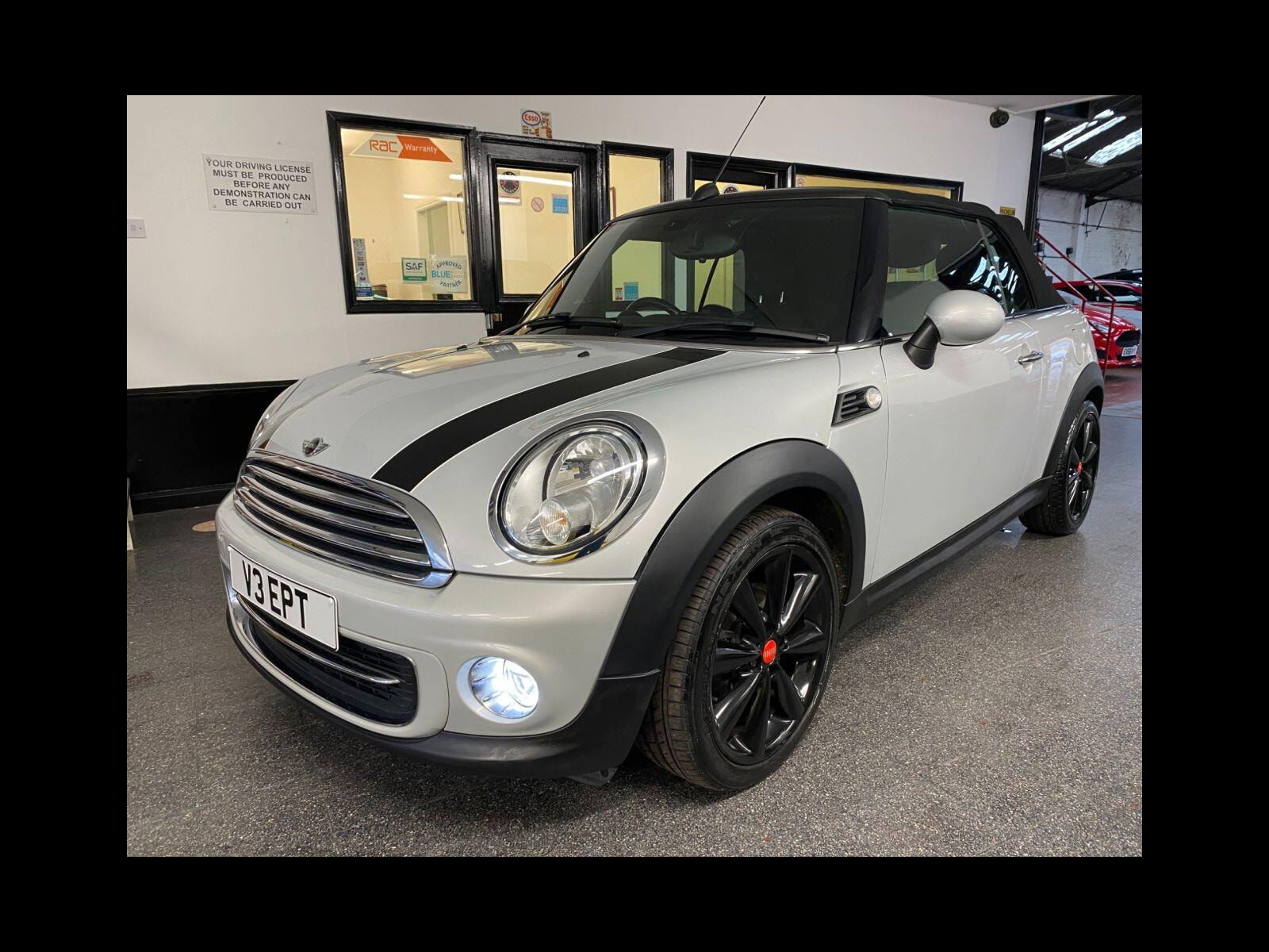 MINI Convertible 1.6 COOPER 2d 122 BHP Heated Leather Seats/CHILLI Pack 2dr Manual 2015