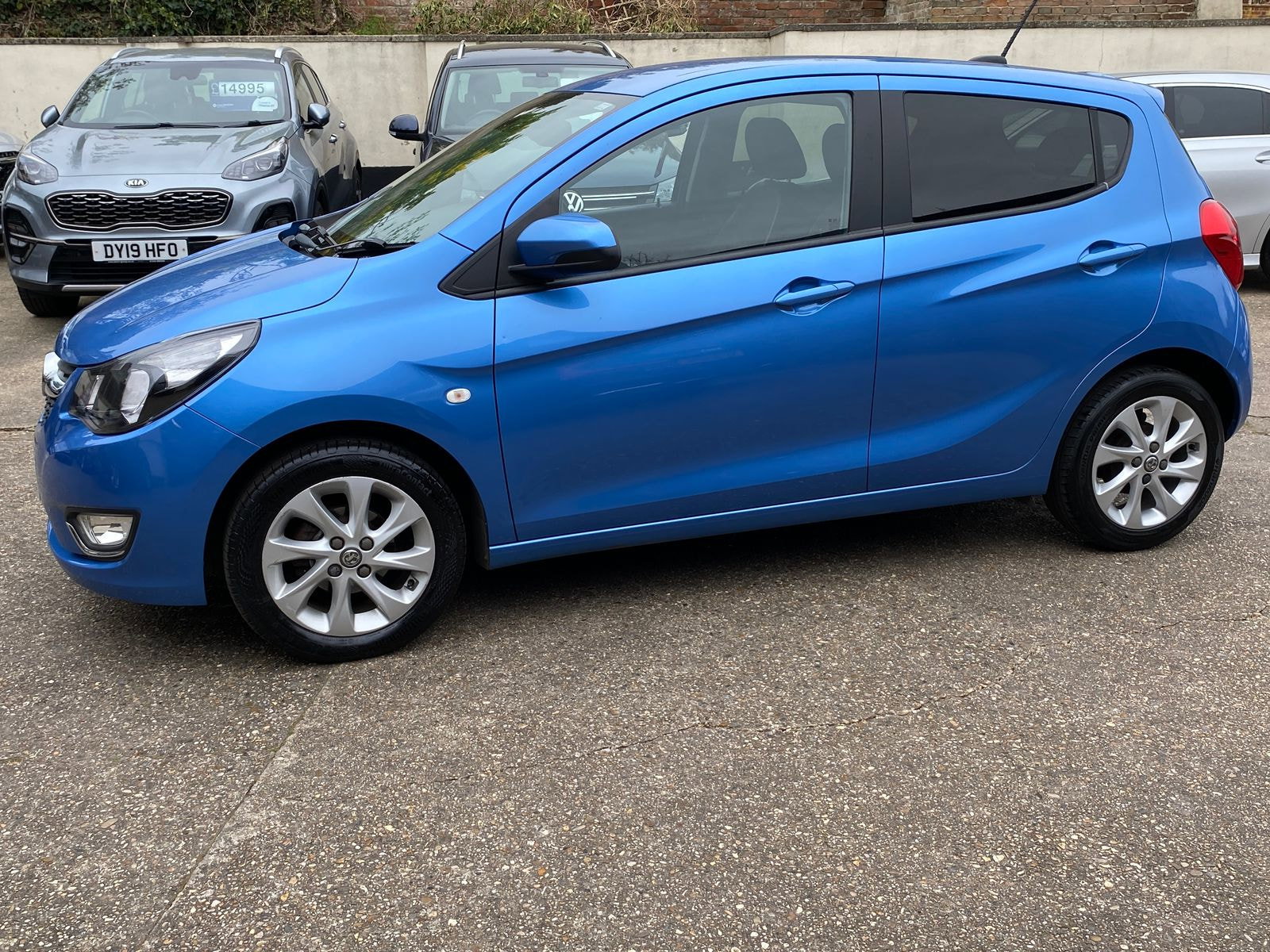 Vauxhall Viva 1.0i SL Hatchback 5dr Petrol Manual Euro 6 (75 ps) just two owners and service history 5dr Manual 2017