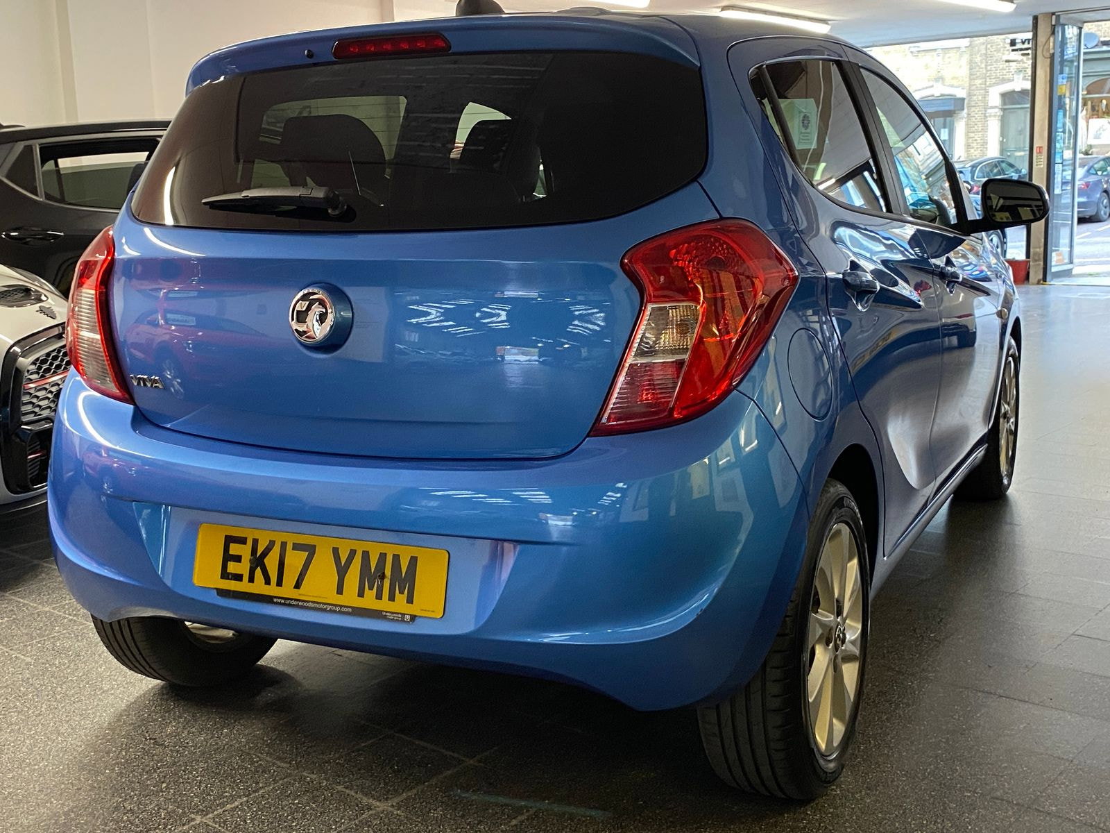 Vauxhall Viva 1.0i SL Hatchback 5dr Petrol Manual Euro 6 (75 ps) just two owners and service history 5dr Manual 2017