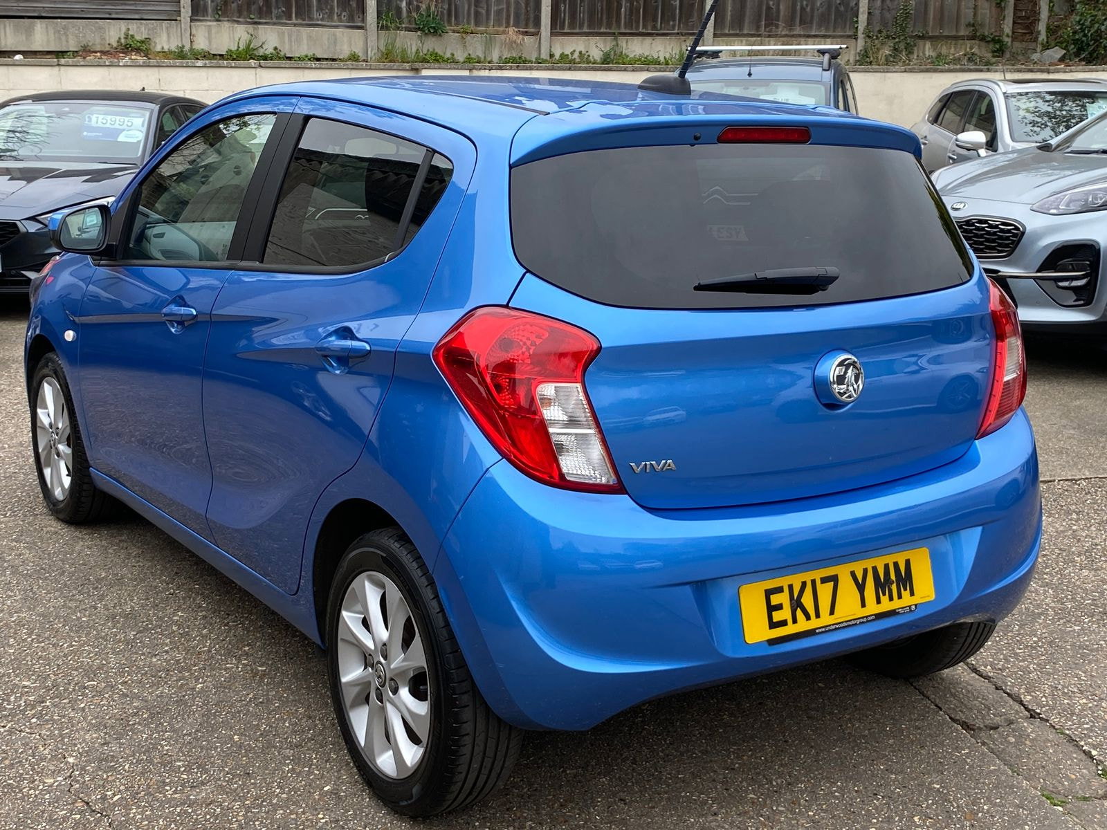 Vauxhall Viva 1.0i SL Hatchback 5dr Petrol Manual Euro 6 (75 ps) just two owners and service history 5dr Manual 2017