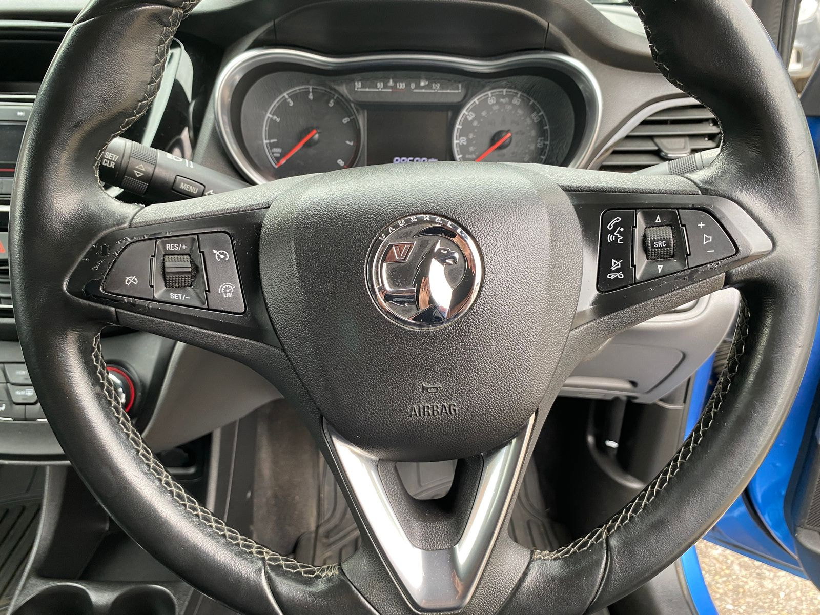 Vauxhall Viva 1.0i SL Hatchback 5dr Petrol Manual Euro 6 (75 ps) just two owners and service history 5dr Manual 2017