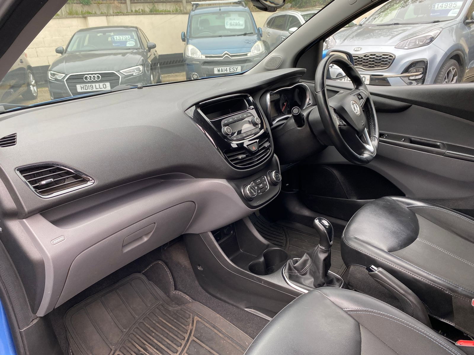 Vauxhall Viva 1.0i SL Hatchback 5dr Petrol Manual Euro 6 (75 ps) just two owners and service history 5dr Manual 2017